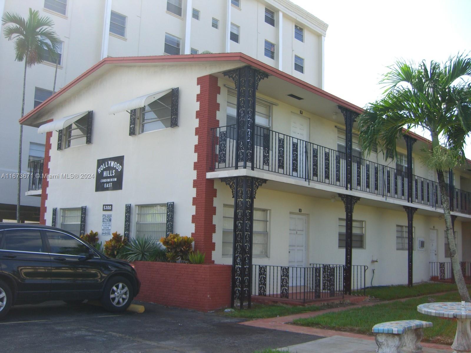 5300 Hollywood Blvd Unit: 3