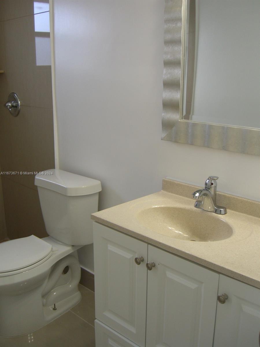 5300 Hollywood Blvd Unit: 3