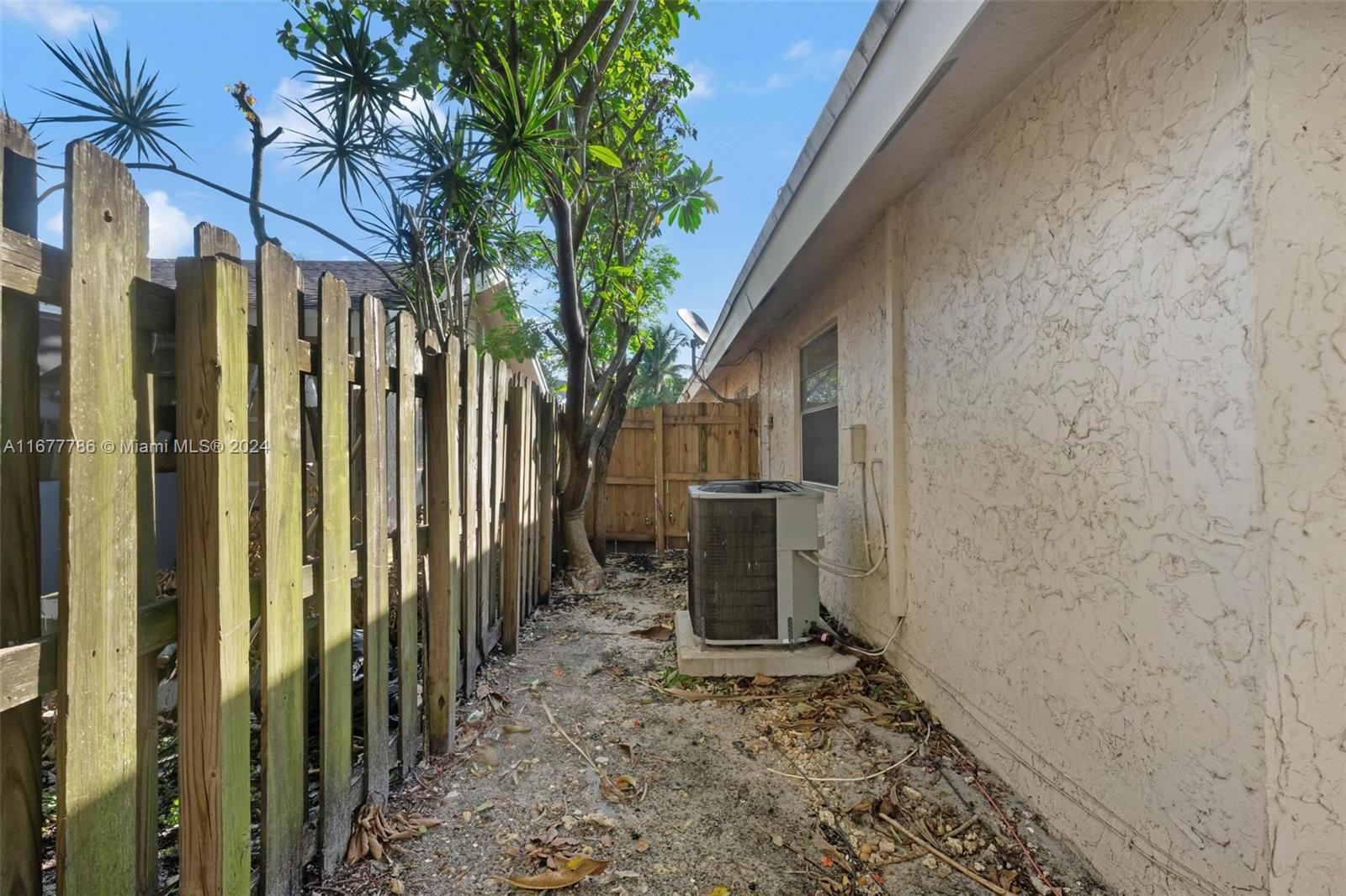 1252 SW 75th Ave