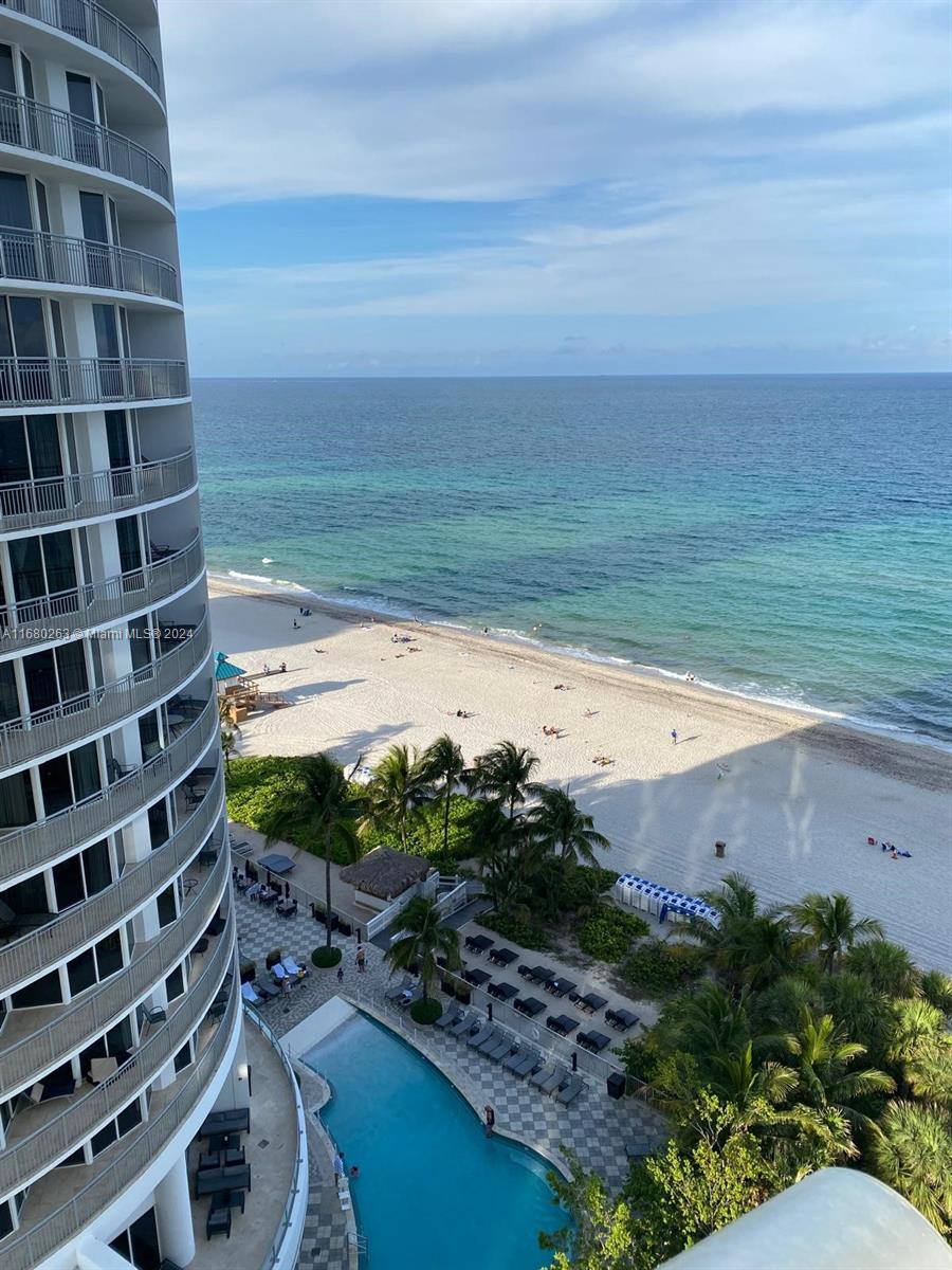 17315 Collins Ave # 1207