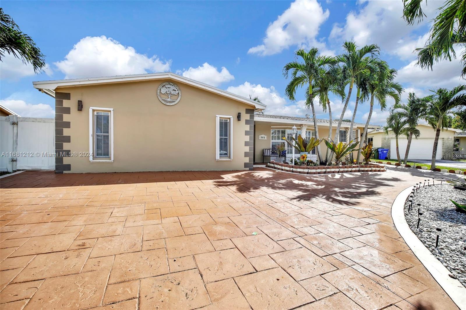 301 NW 93rd Ave