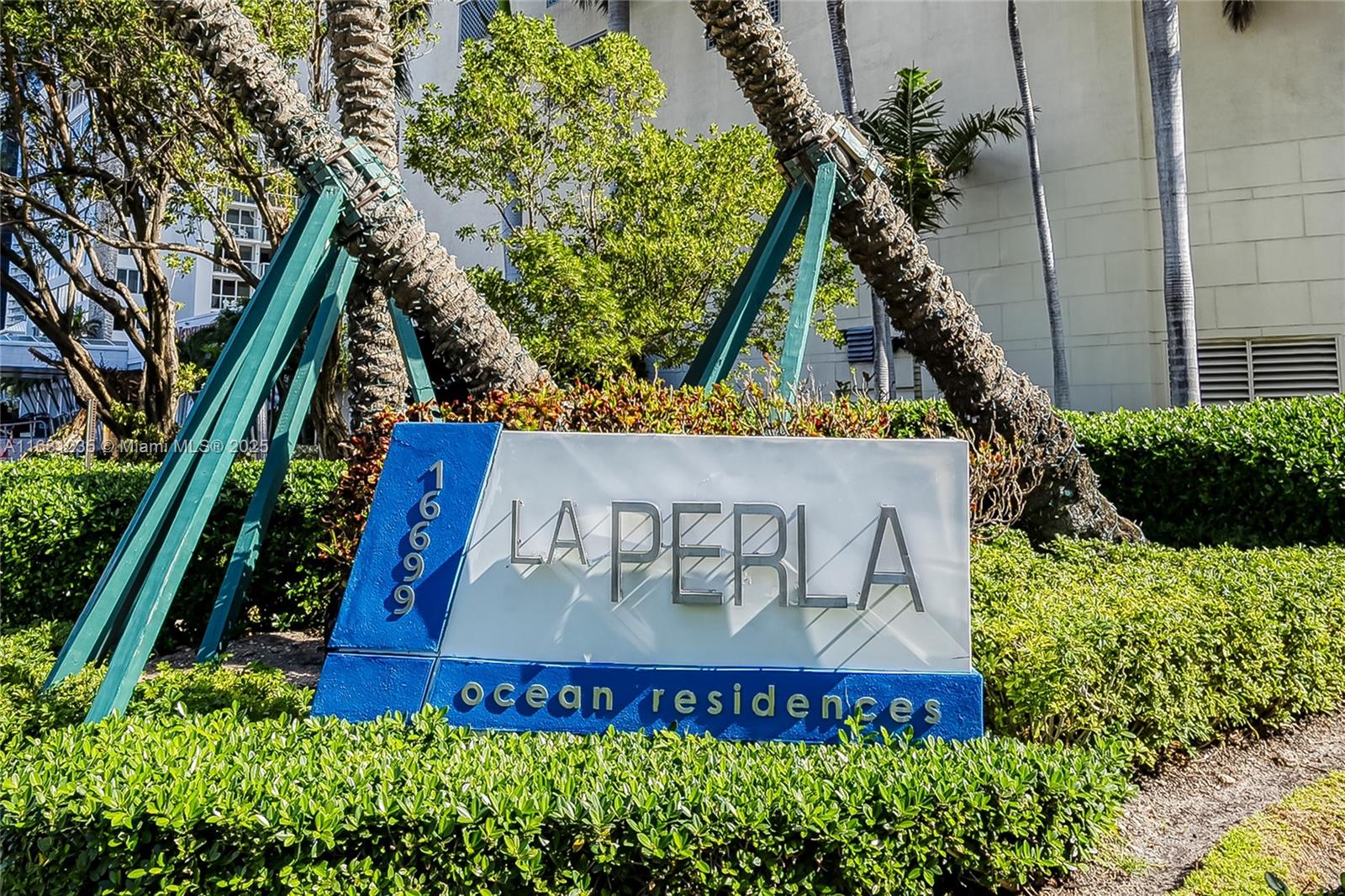 16699 Collins Ave # 2307