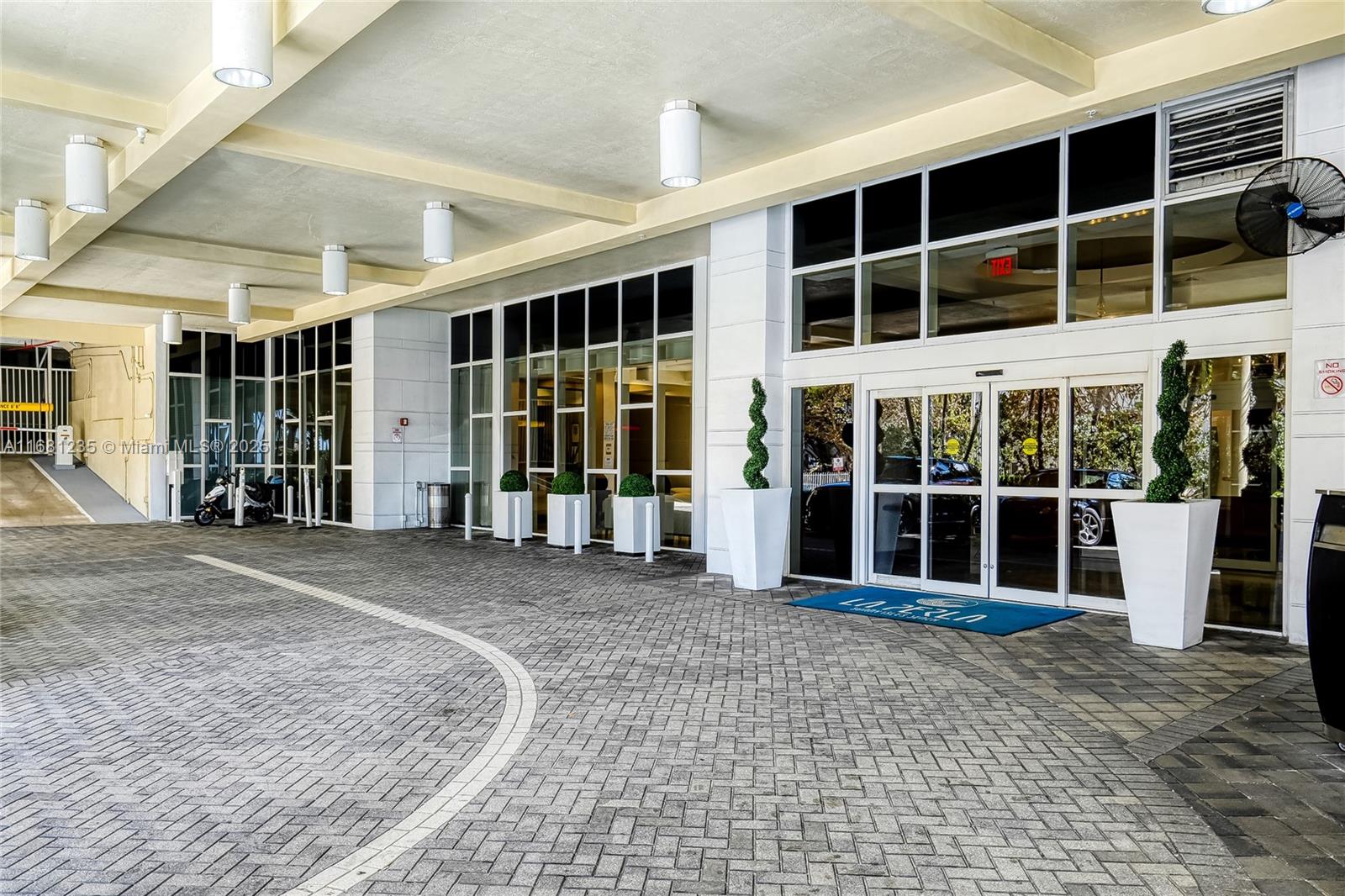 16699 Collins Ave # 2307