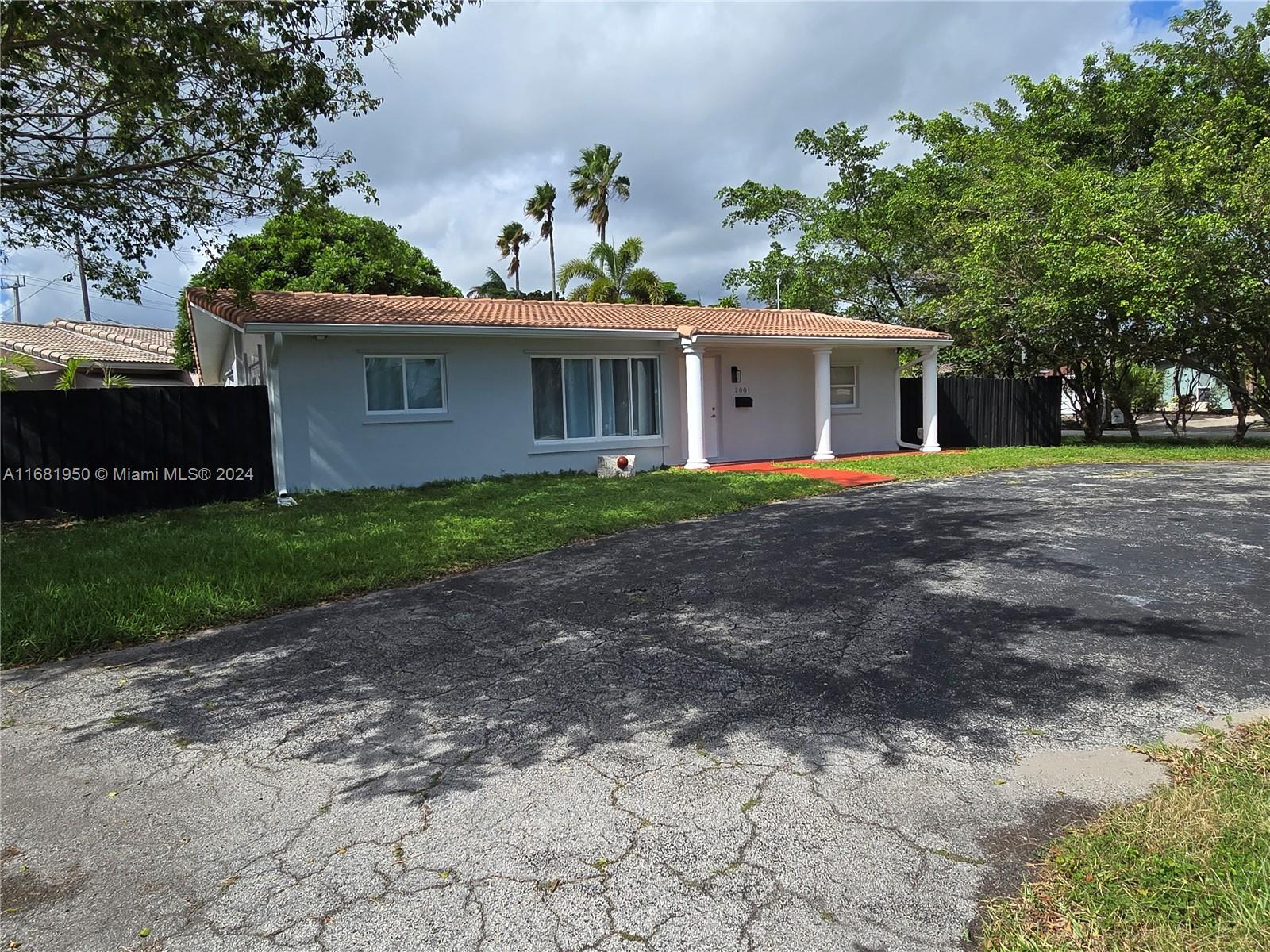 2001 NW 35th St
