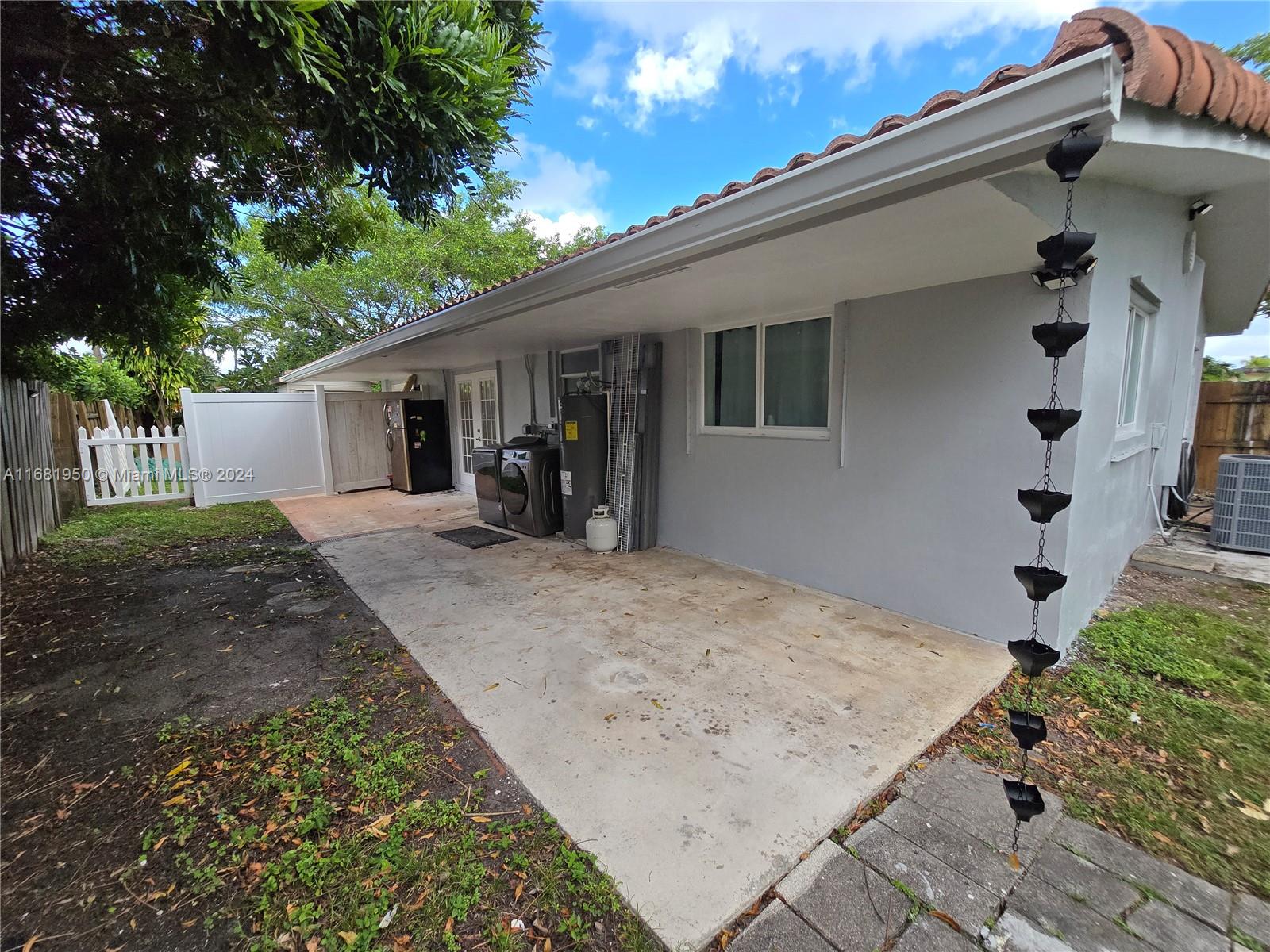 2001 NW 35th St