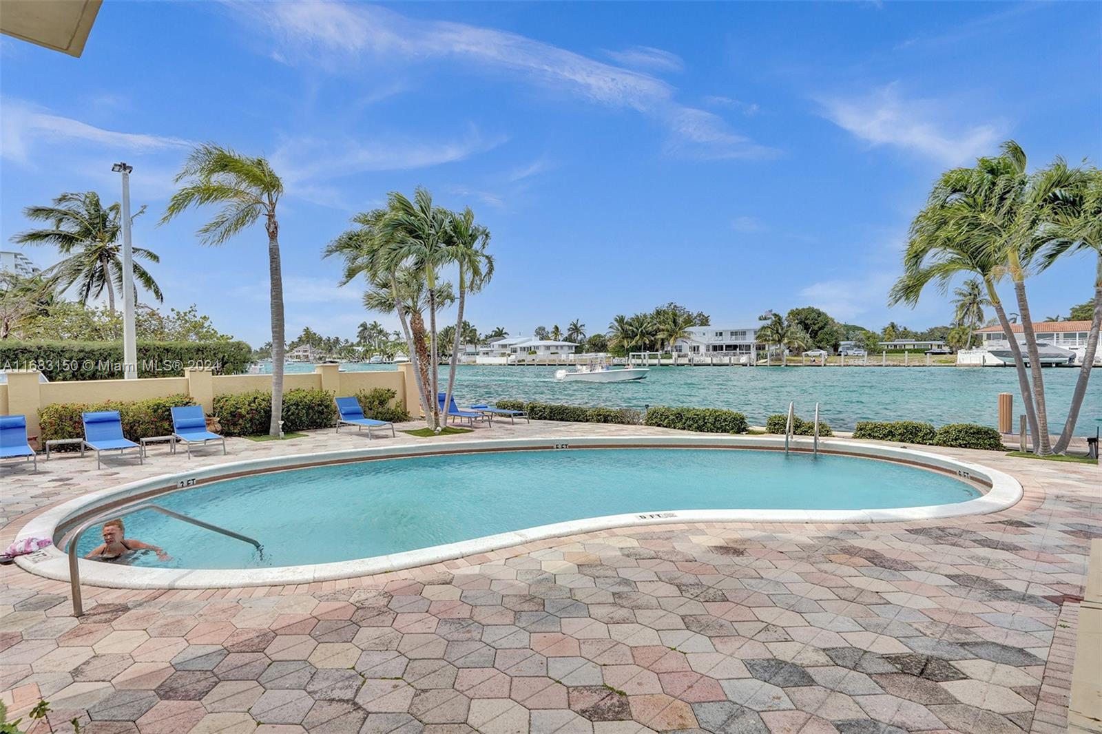 2639 N Riverside Dr # 1503