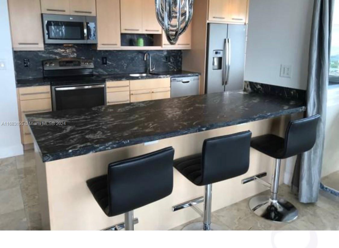2639 N Riverside Dr # 1503