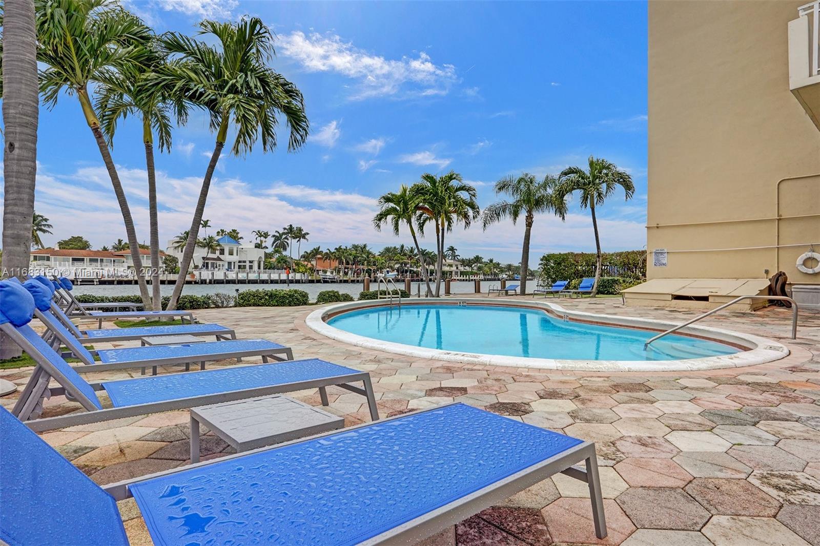 2639 N Riverside Dr # 1503