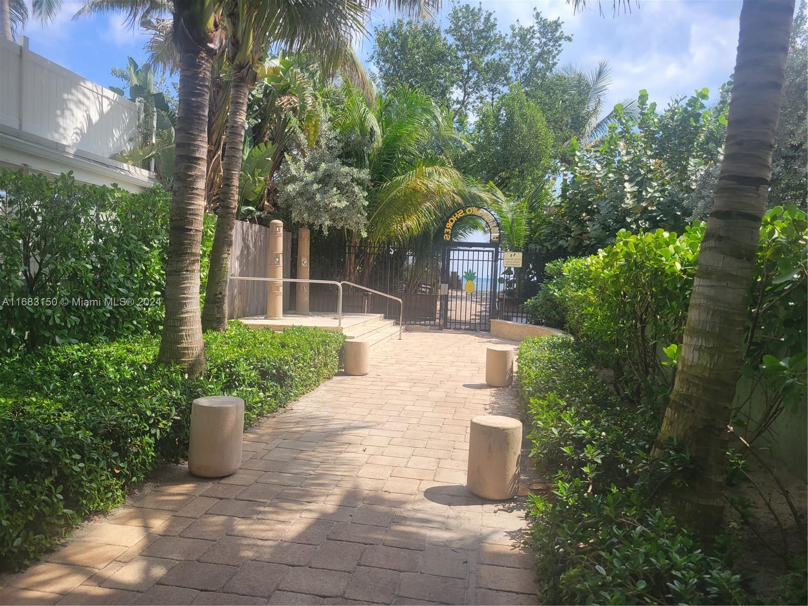 2639 N Riverside Dr # 1503