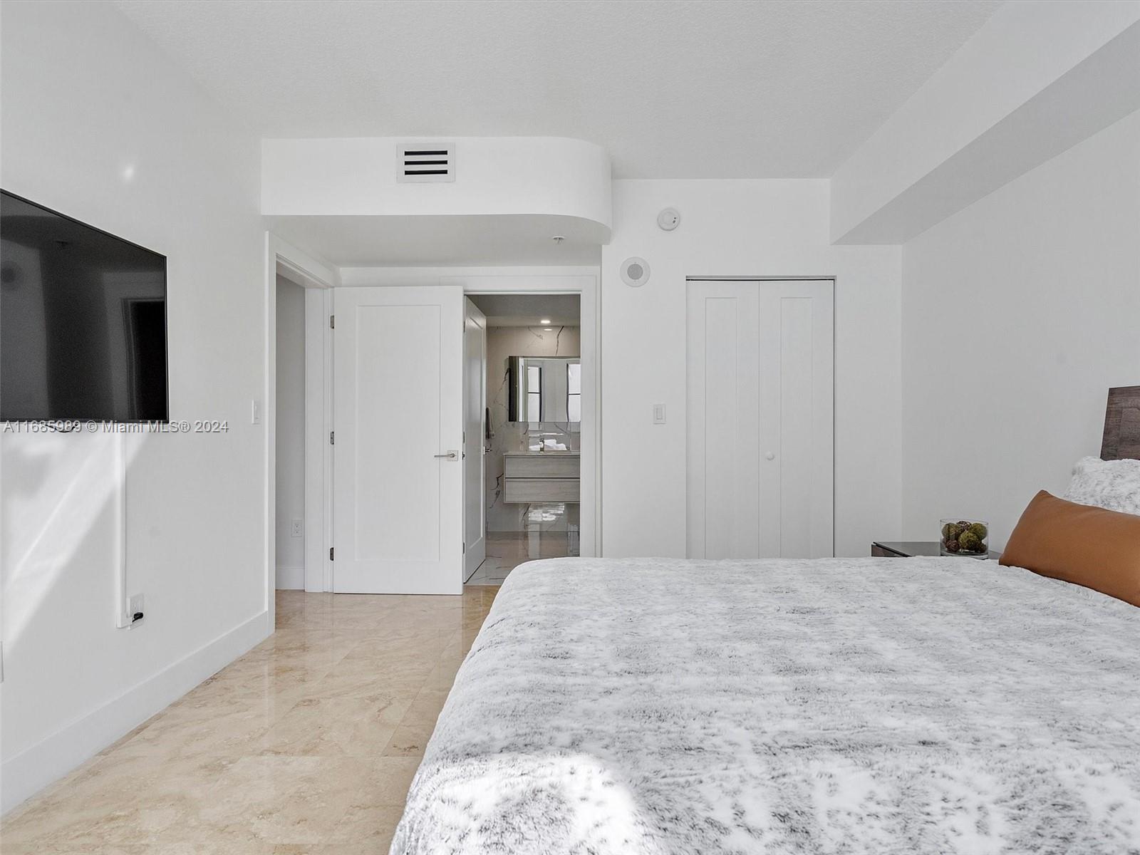 110 Washington Ave # 2516