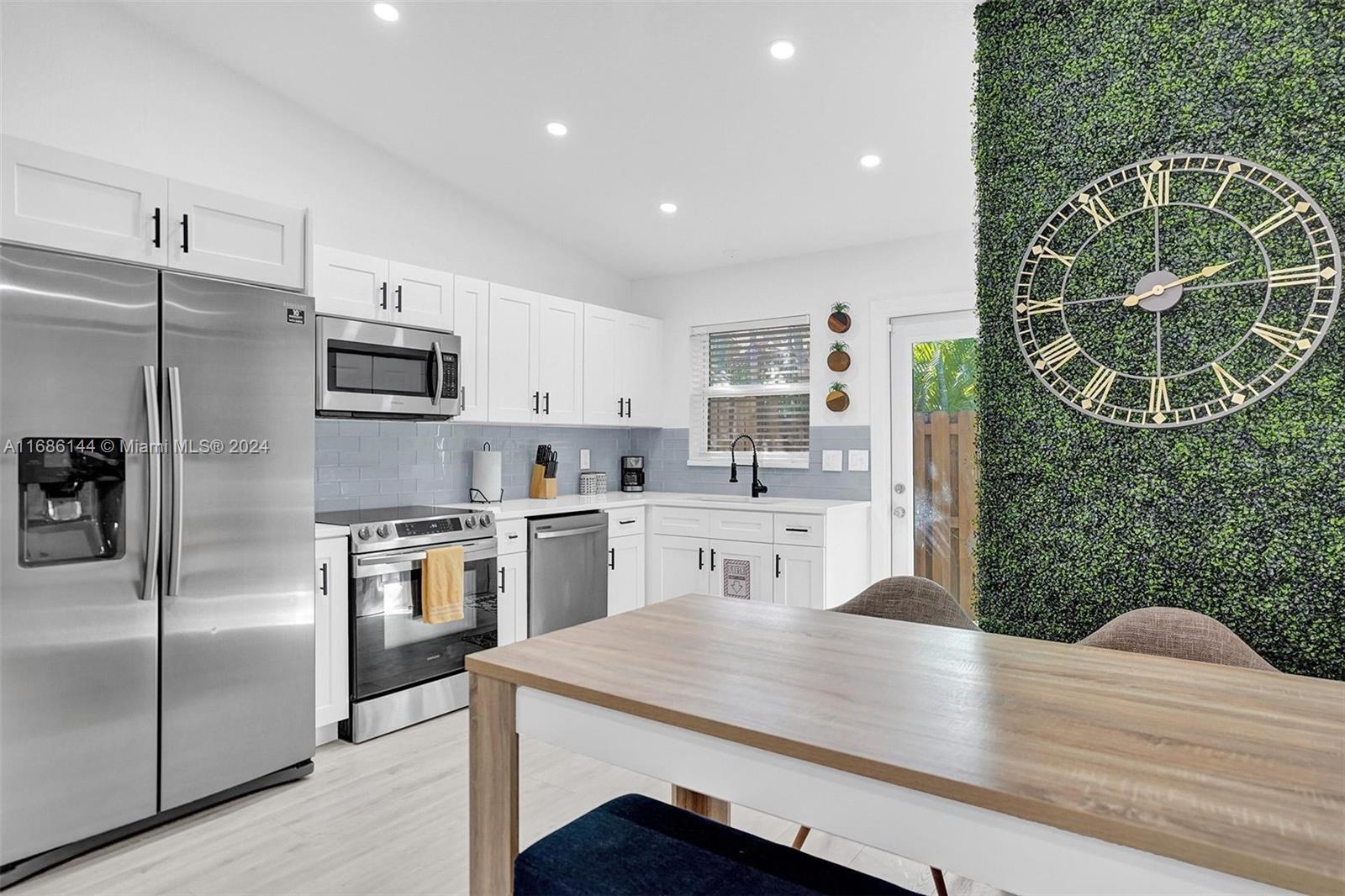 1345 N Andrews Ave # 2