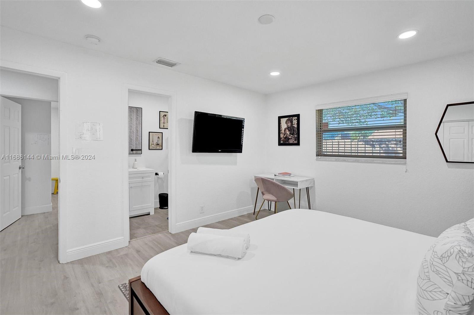 1345 N Andrews Ave # 2