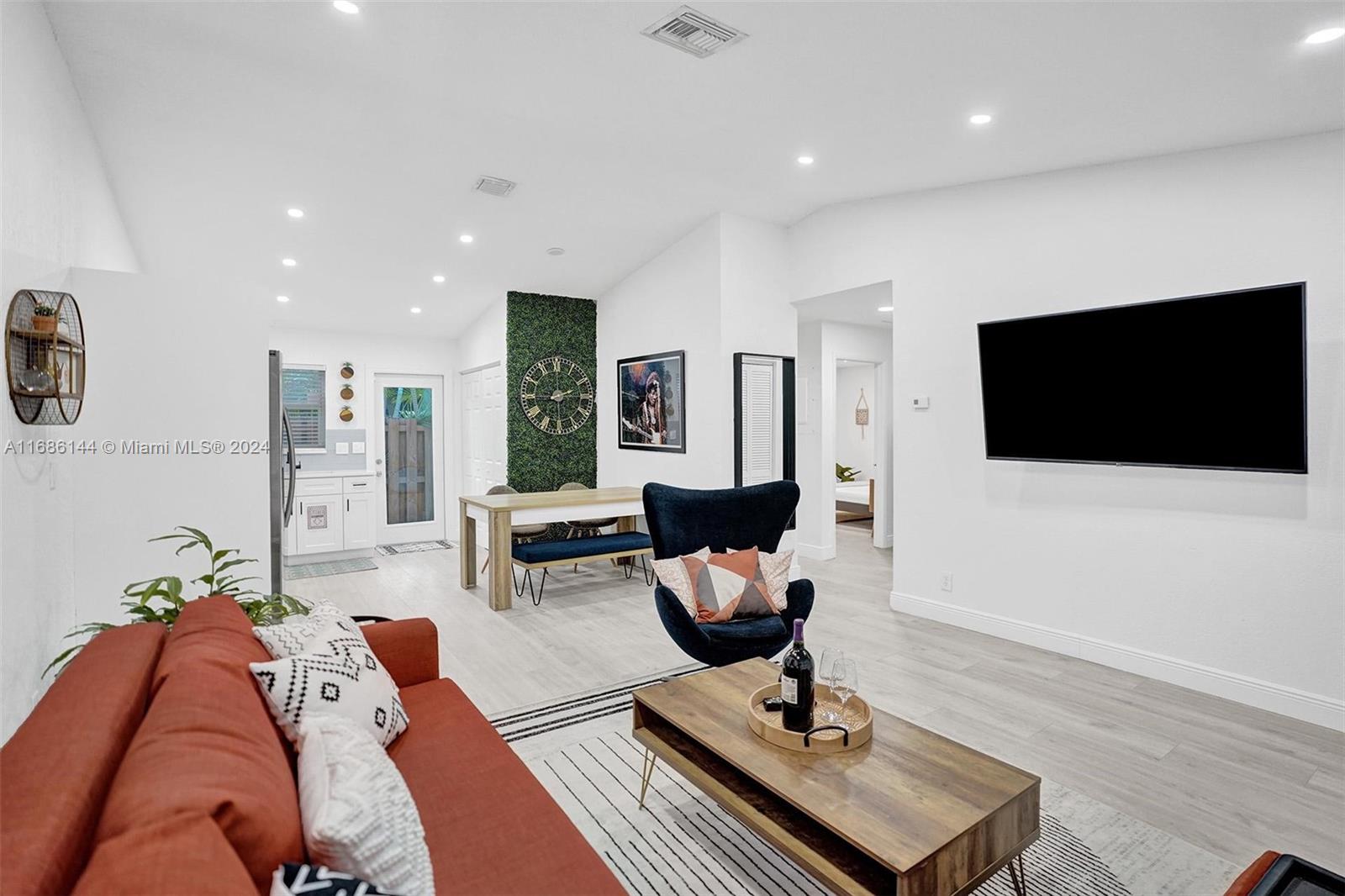 1345 N Andrews Ave # 2
