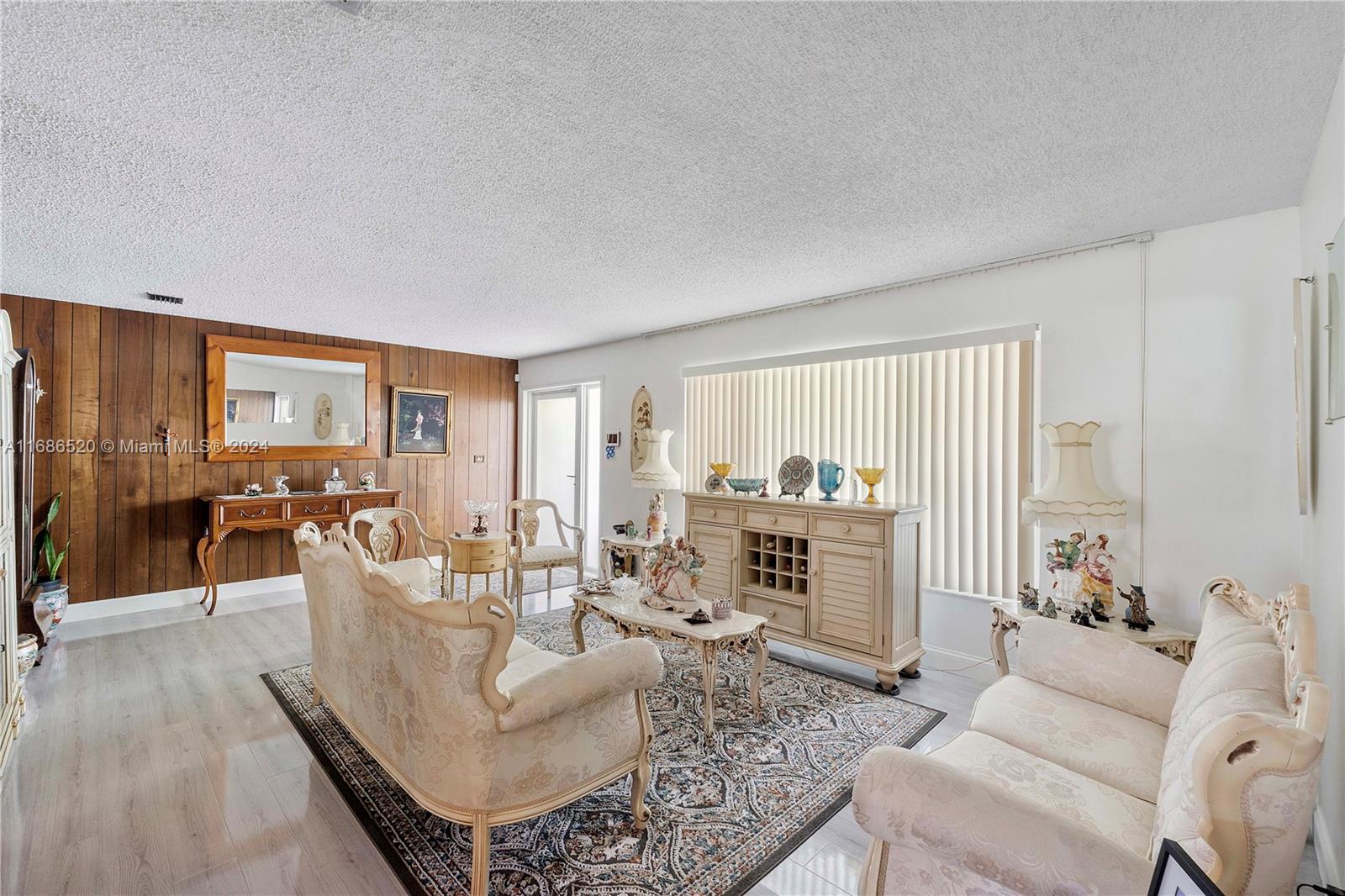 5206 NW 49th Ave