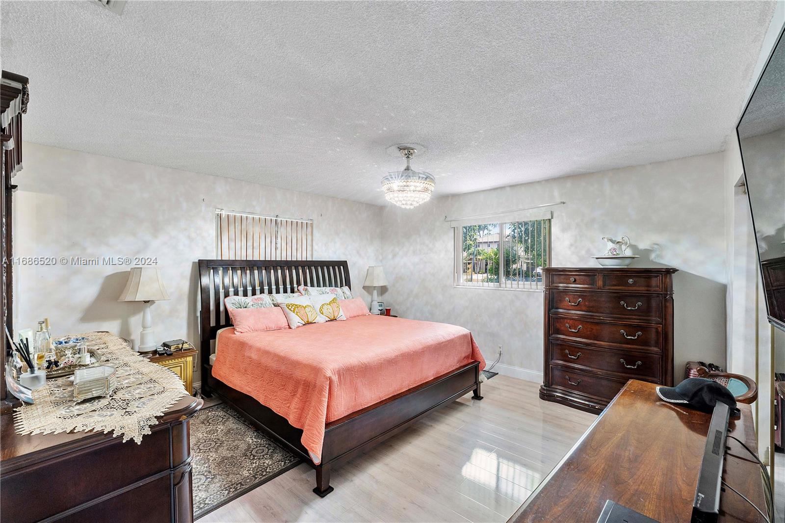 5206 NW 49th Ave