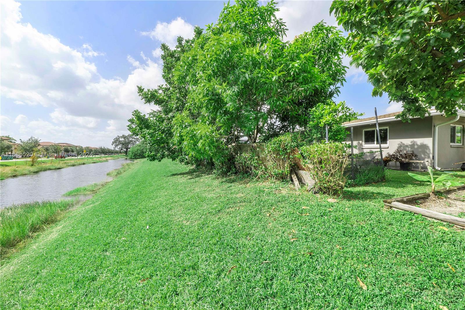 5206 NW 49th Ave