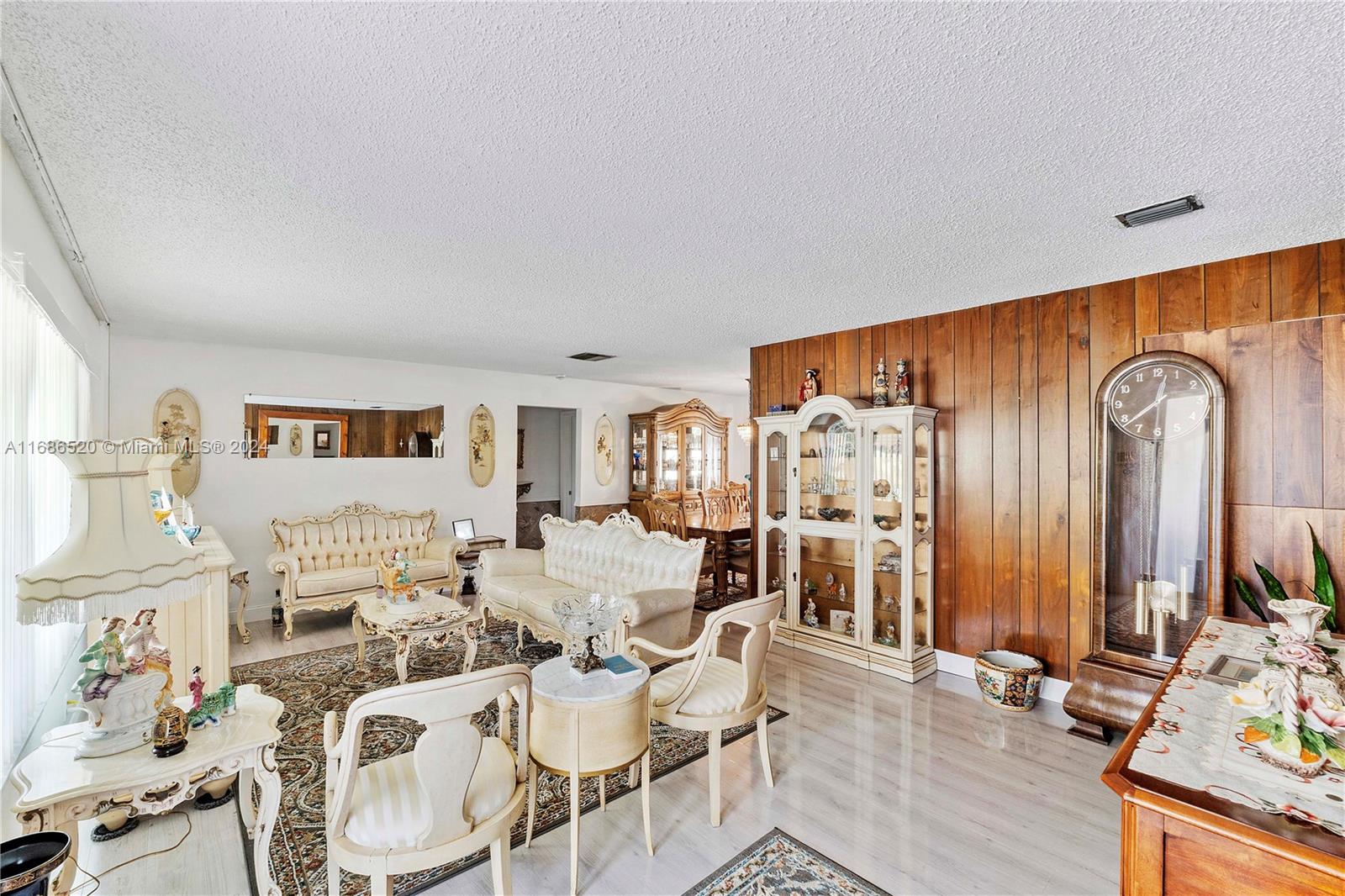 5206 NW 49th Ave