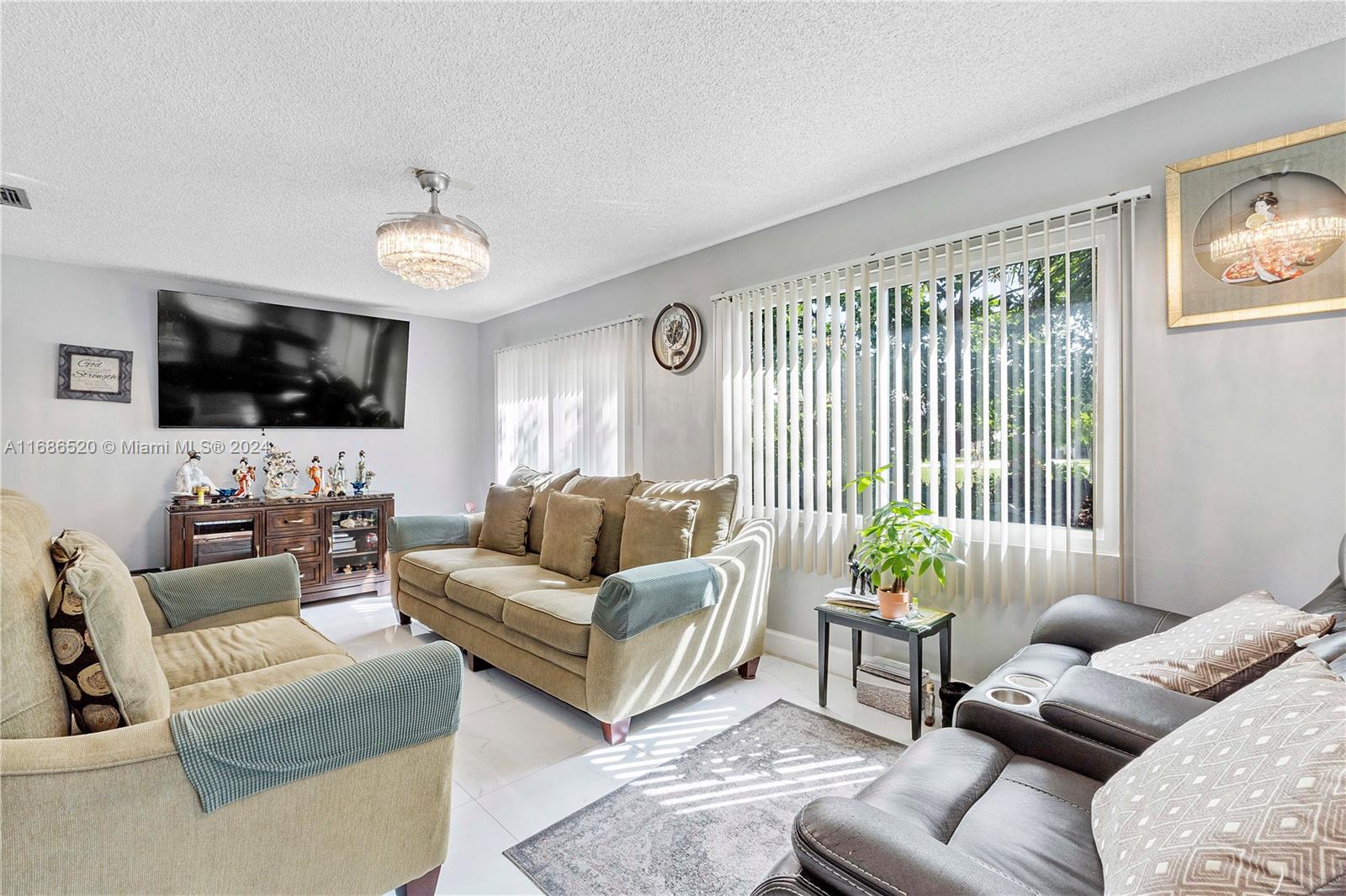 5206 NW 49th Ave