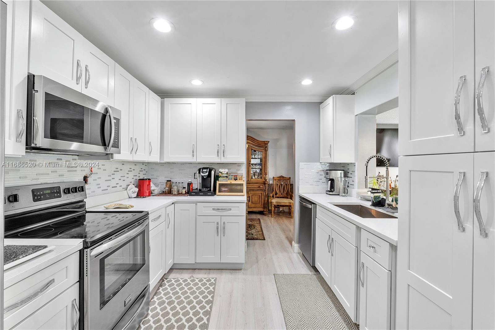 5206 NW 49th Ave