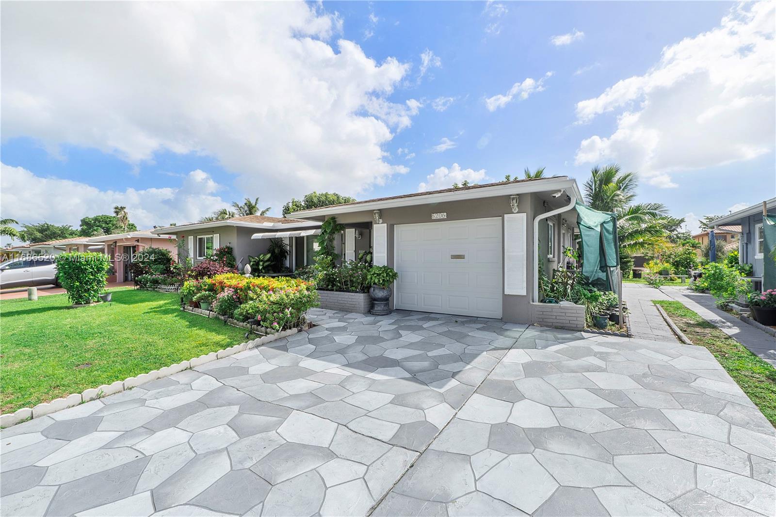 5206 NW 49th Ave