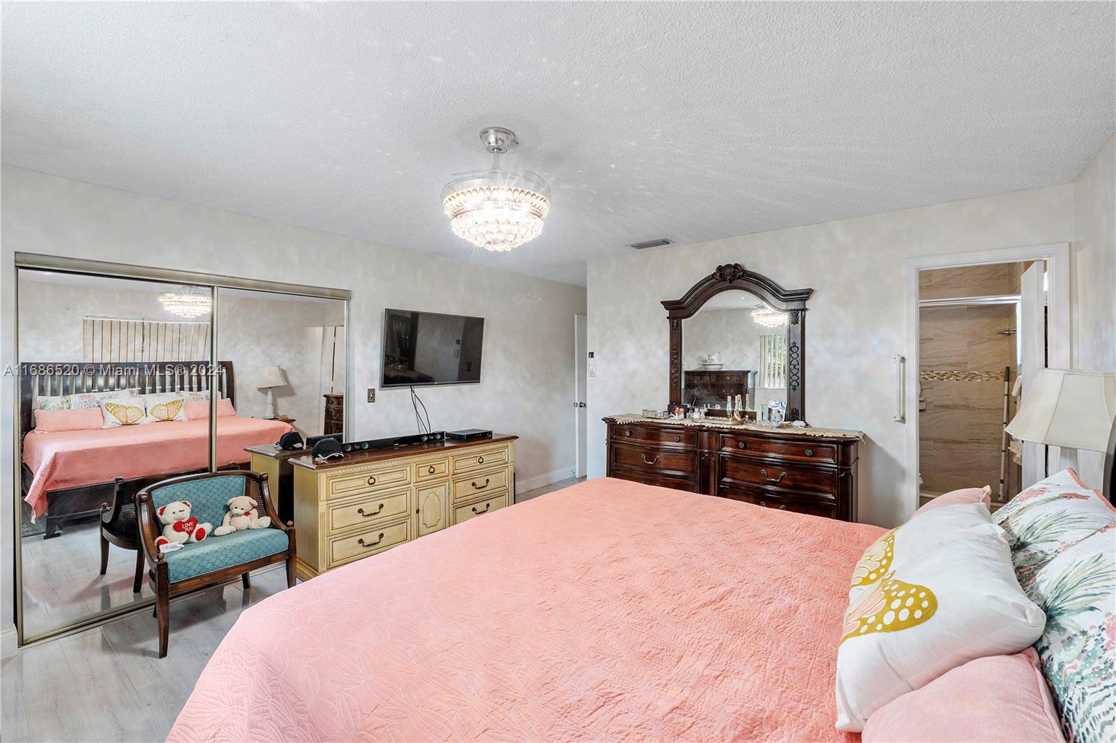 5206 NW 49th Ave