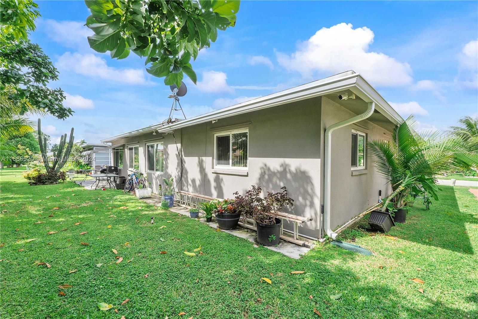 5206 NW 49th Ave