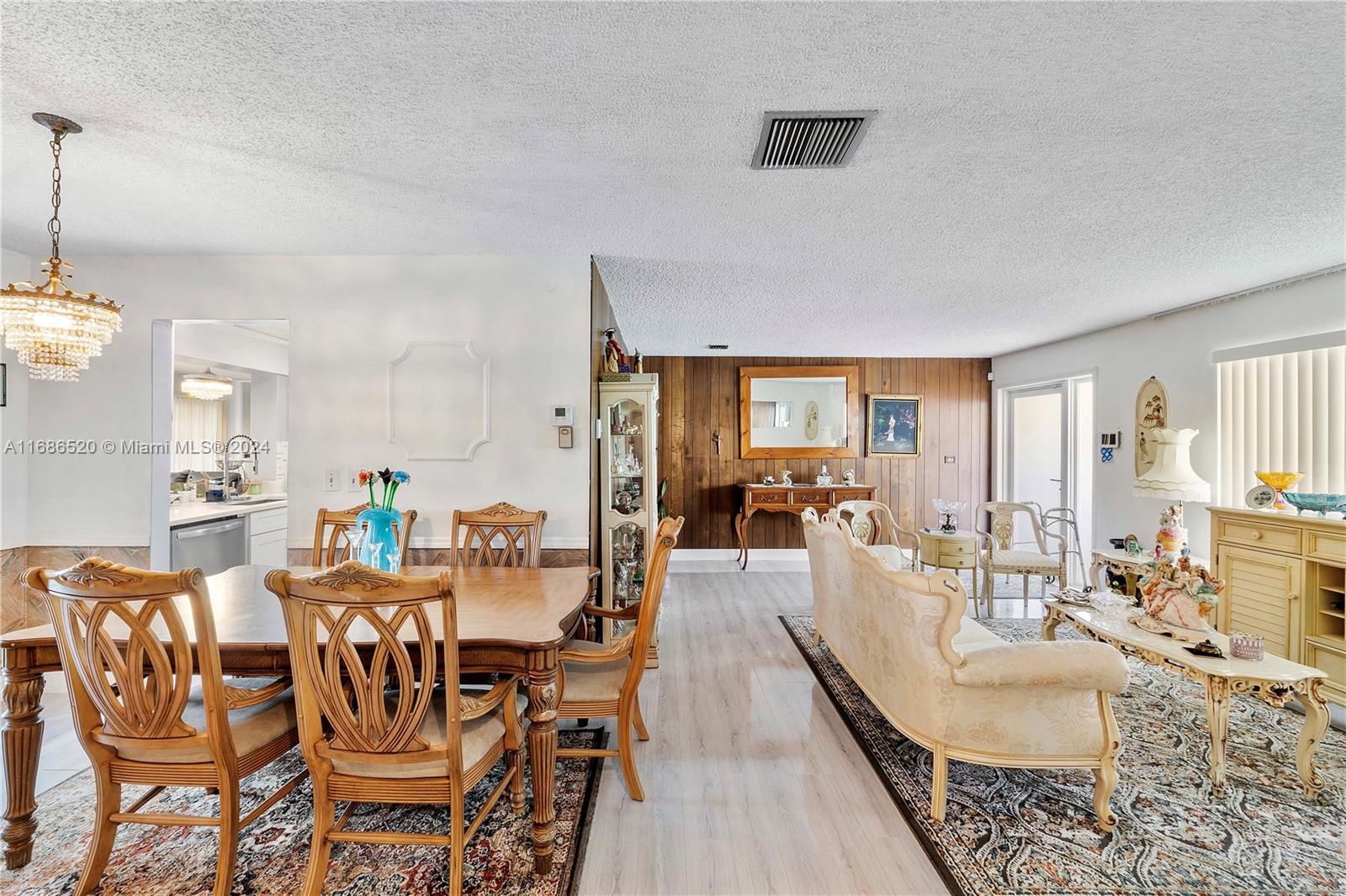5206 NW 49th Ave