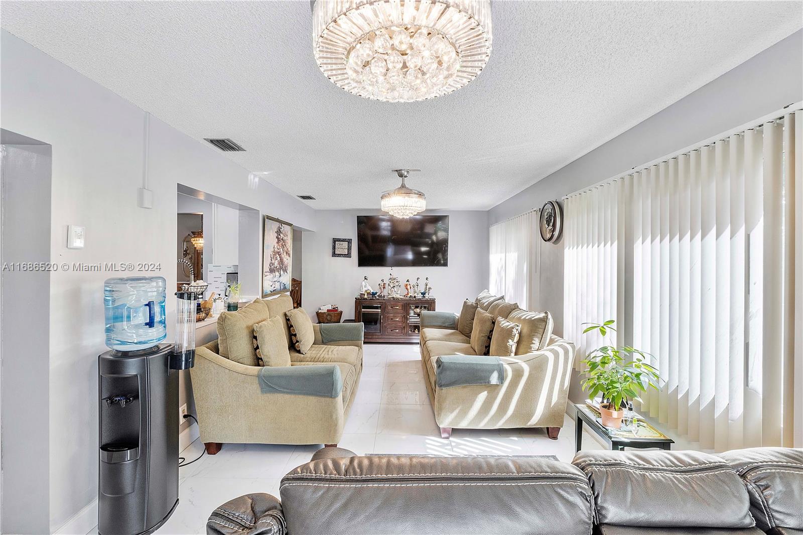 5206 NW 49th Ave