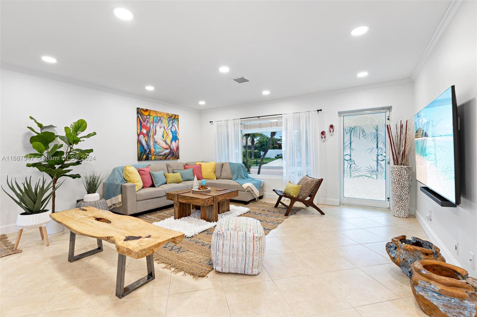 290 Tropic Dr