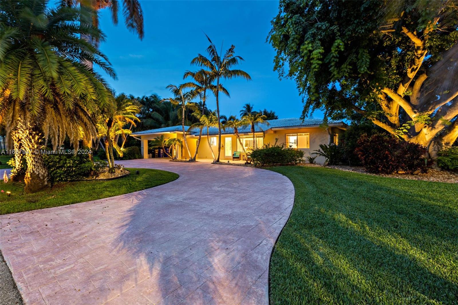 290 Tropic Dr