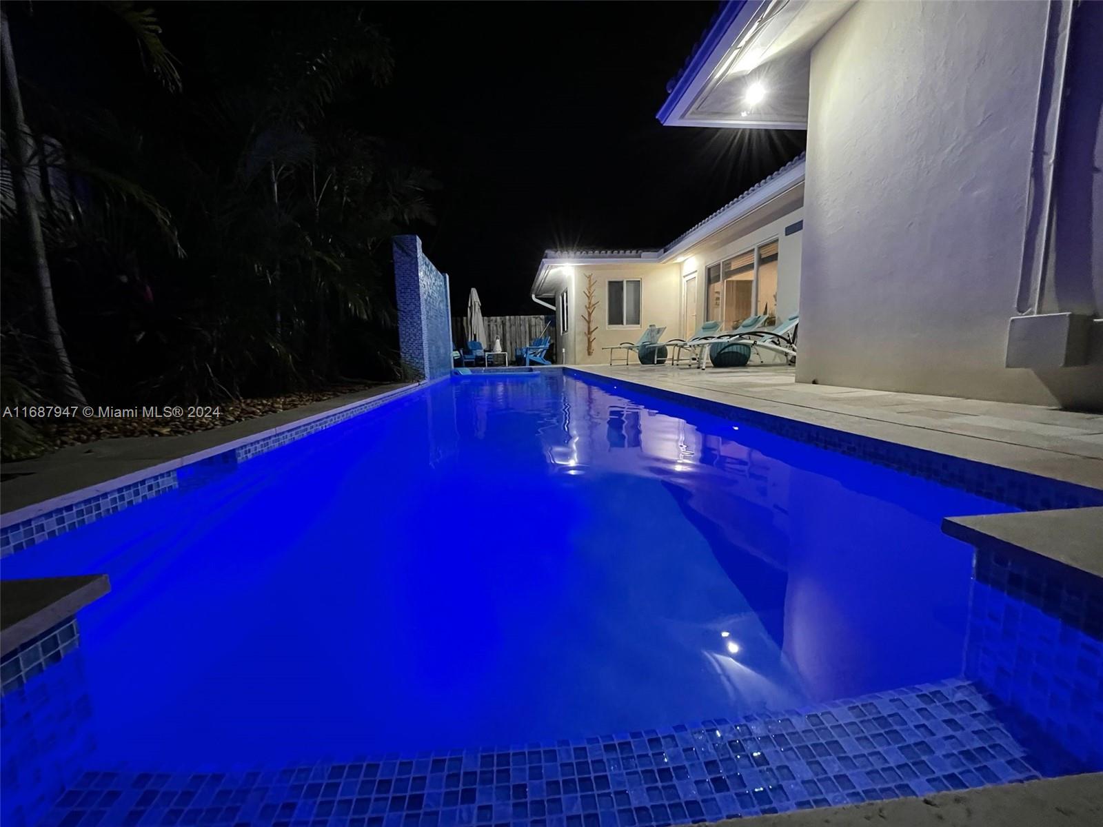 290 Tropic Dr