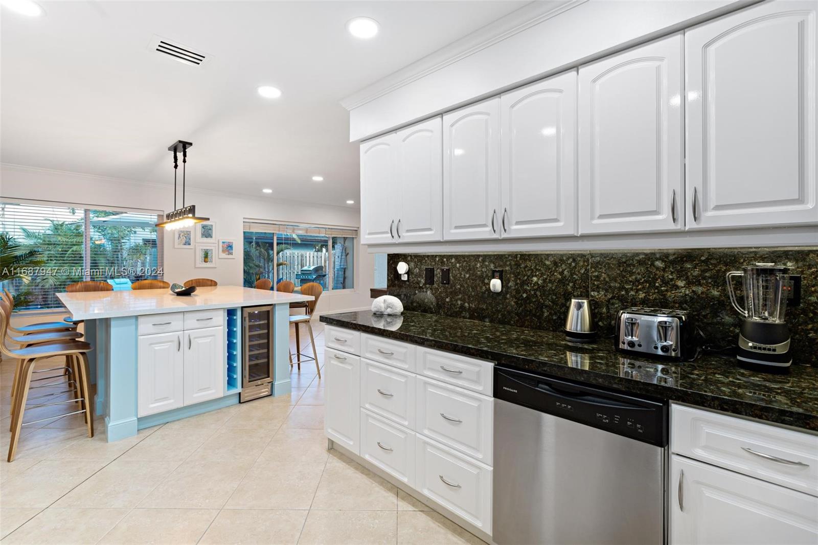 290 Tropic Dr