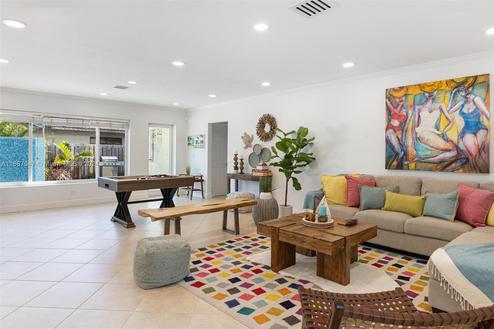290 Tropic Dr