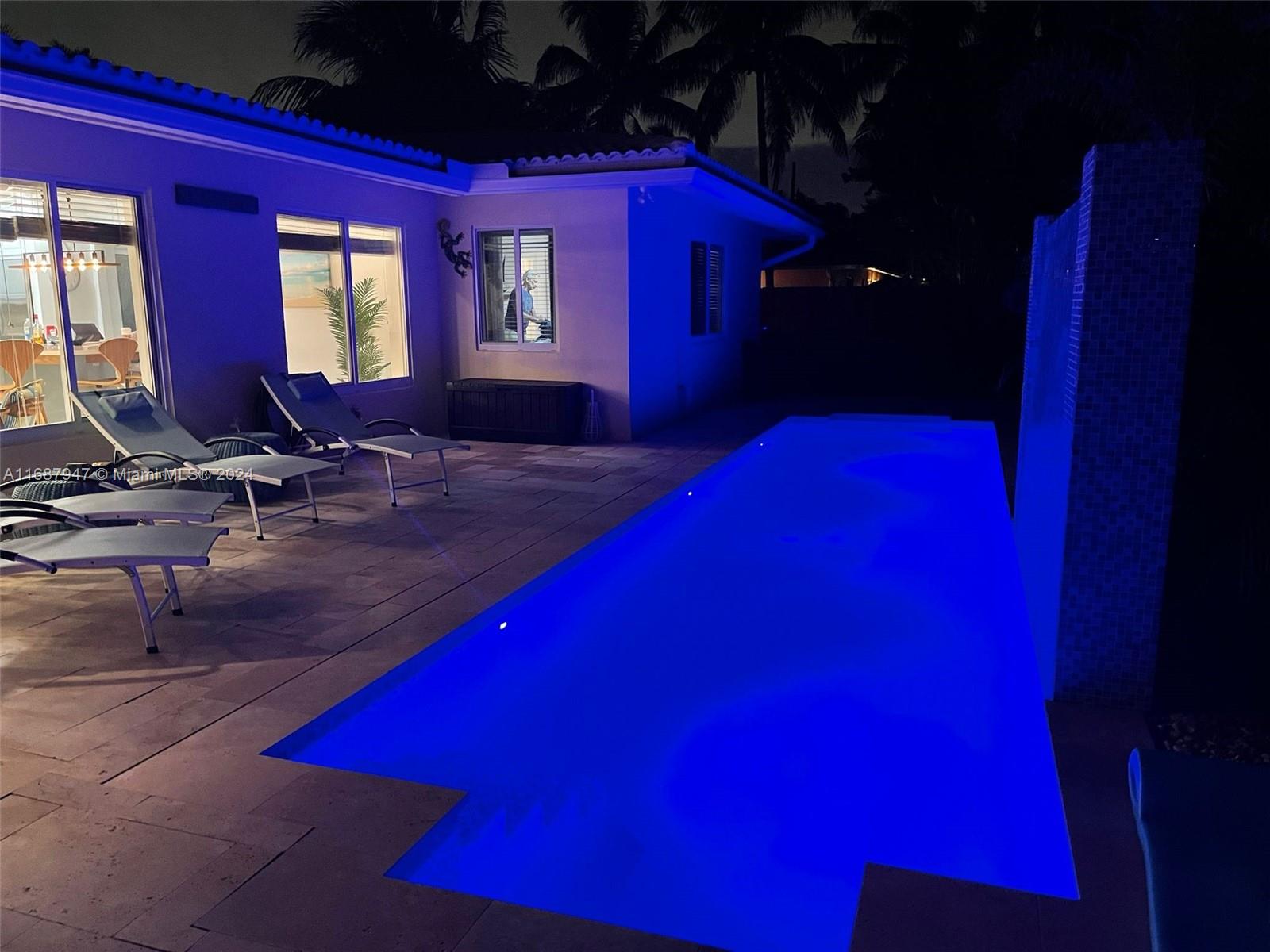 290 Tropic Dr