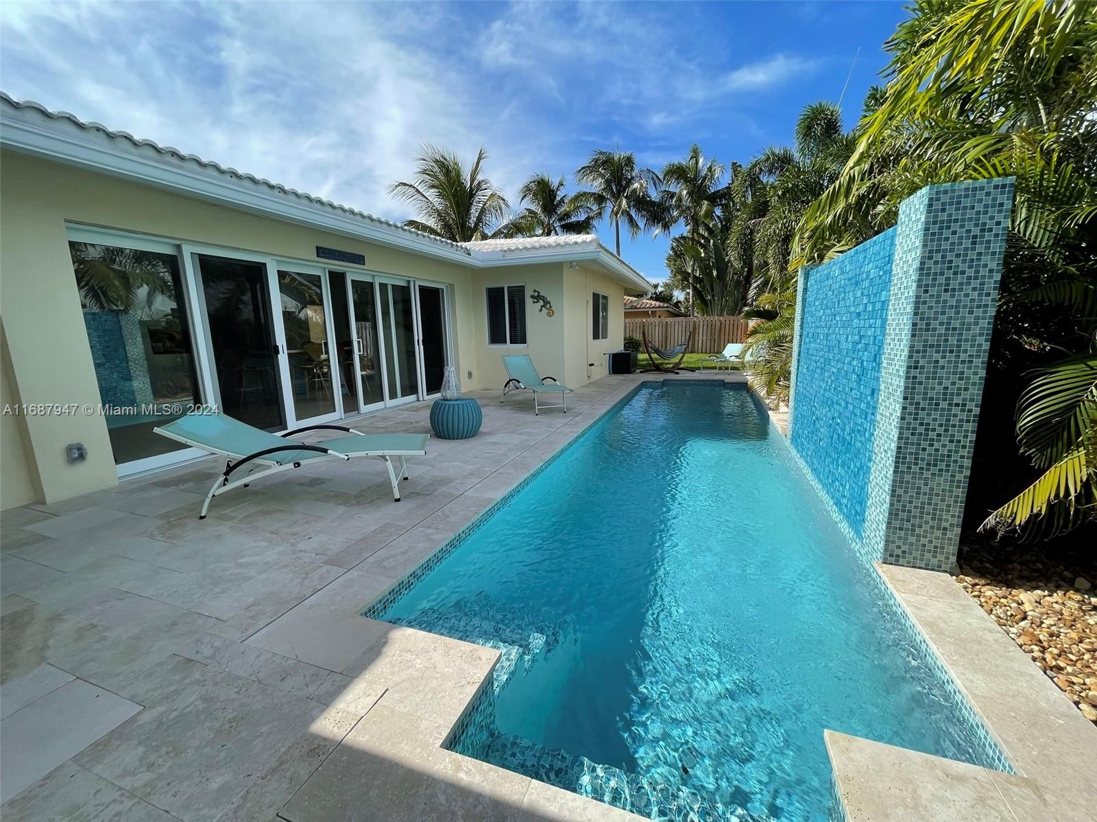 290 Tropic Dr