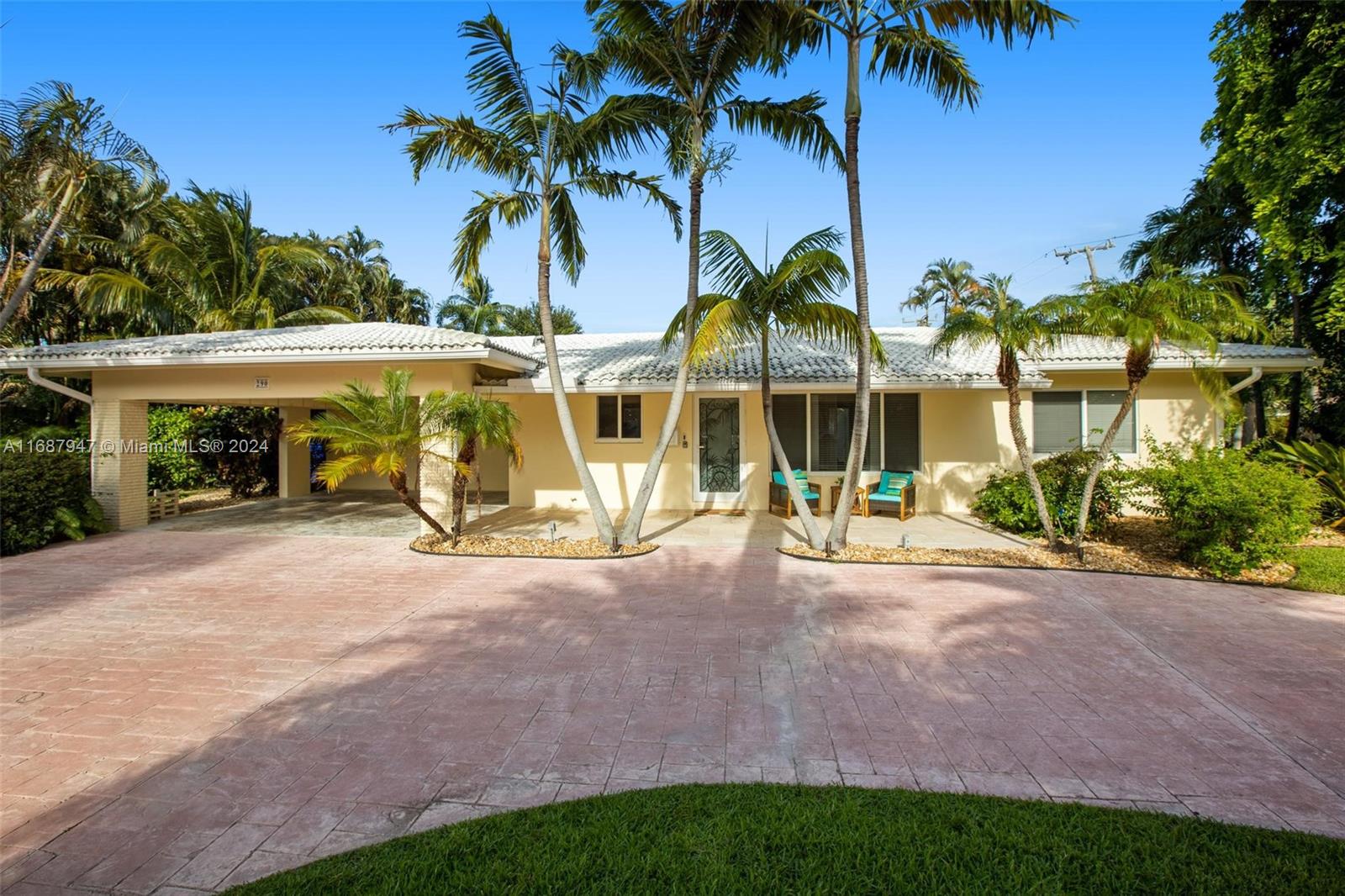 290 Tropic Dr