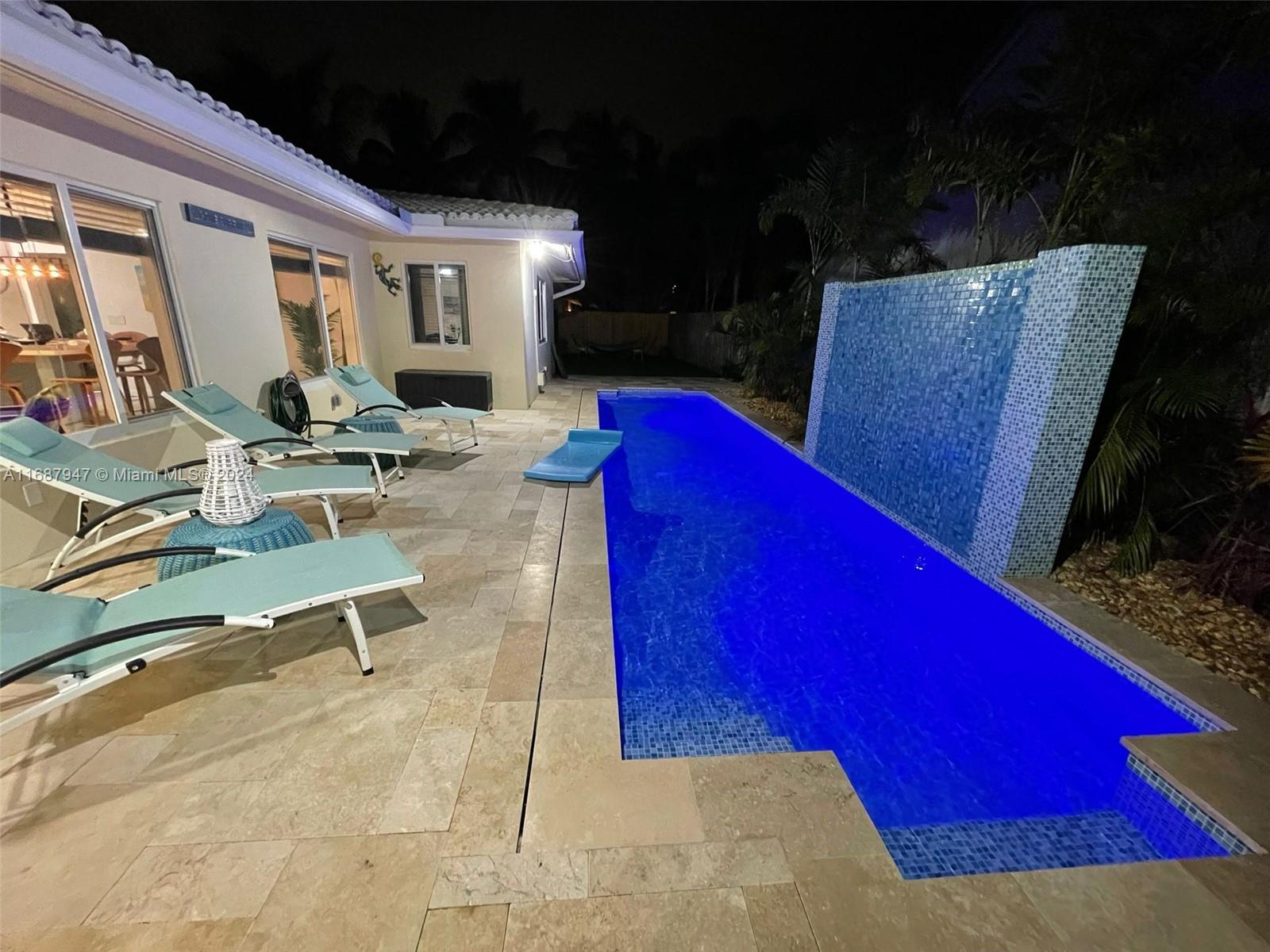 290 Tropic Dr
