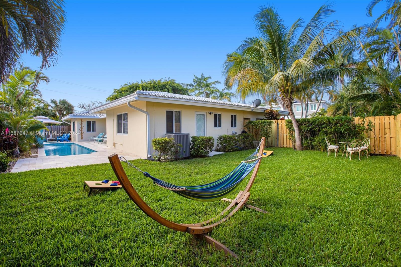 290 Tropic Dr