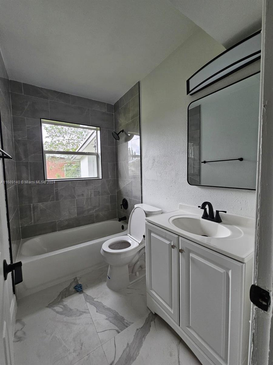 930 NW 14th St