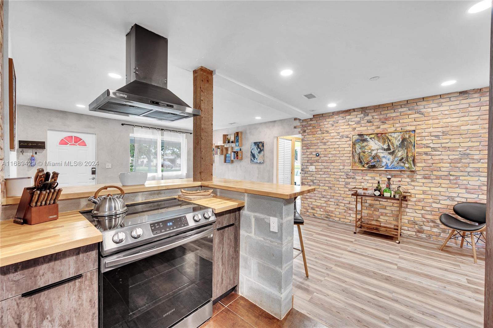 9000 NW 12th Ave Unit: .