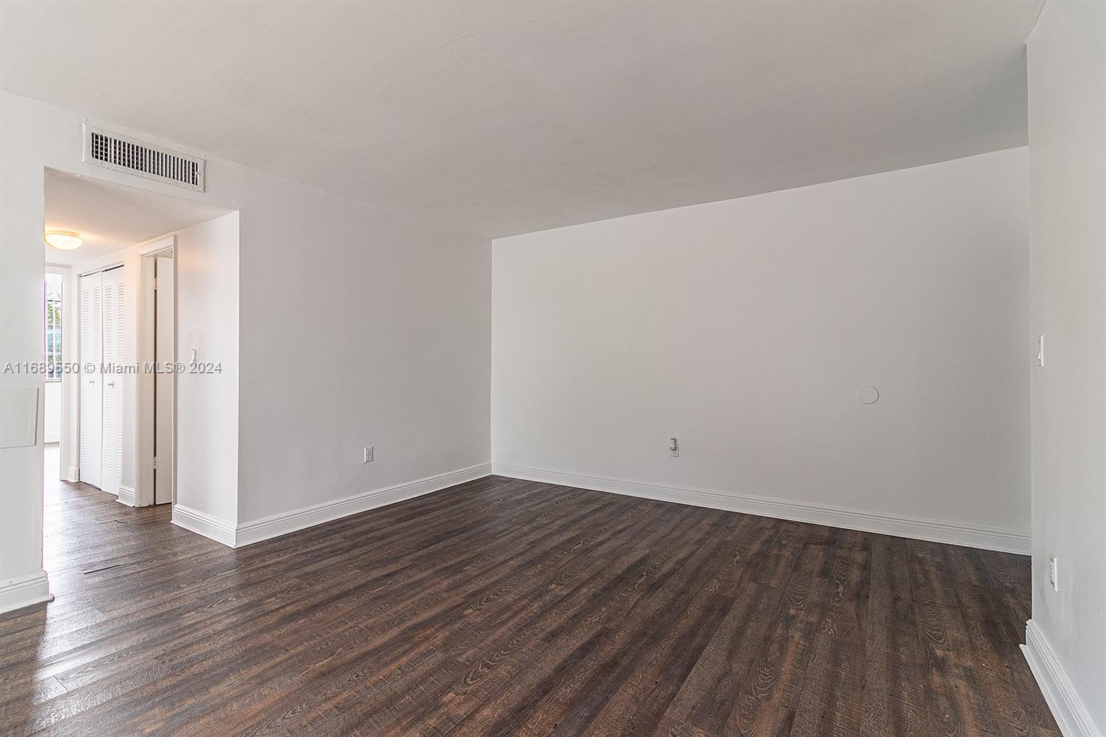 496 NW 165th St Rd # 115 Unit: D-115