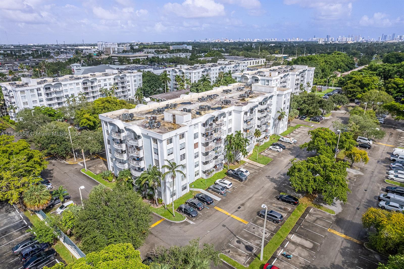 496 NW 165th St Rd # 115 Unit: D-115