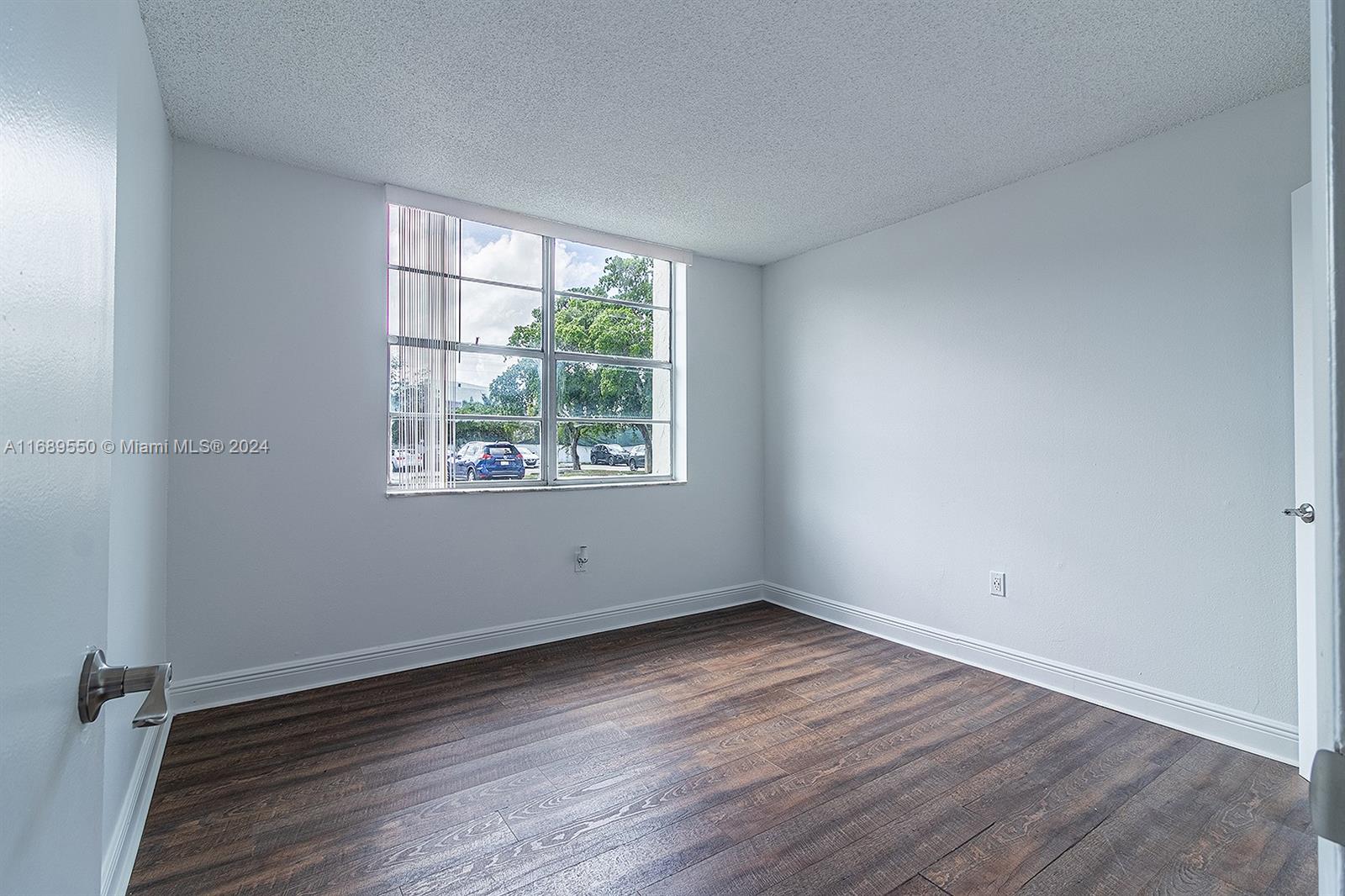 496 NW 165th St Rd # 115 Unit: D-115