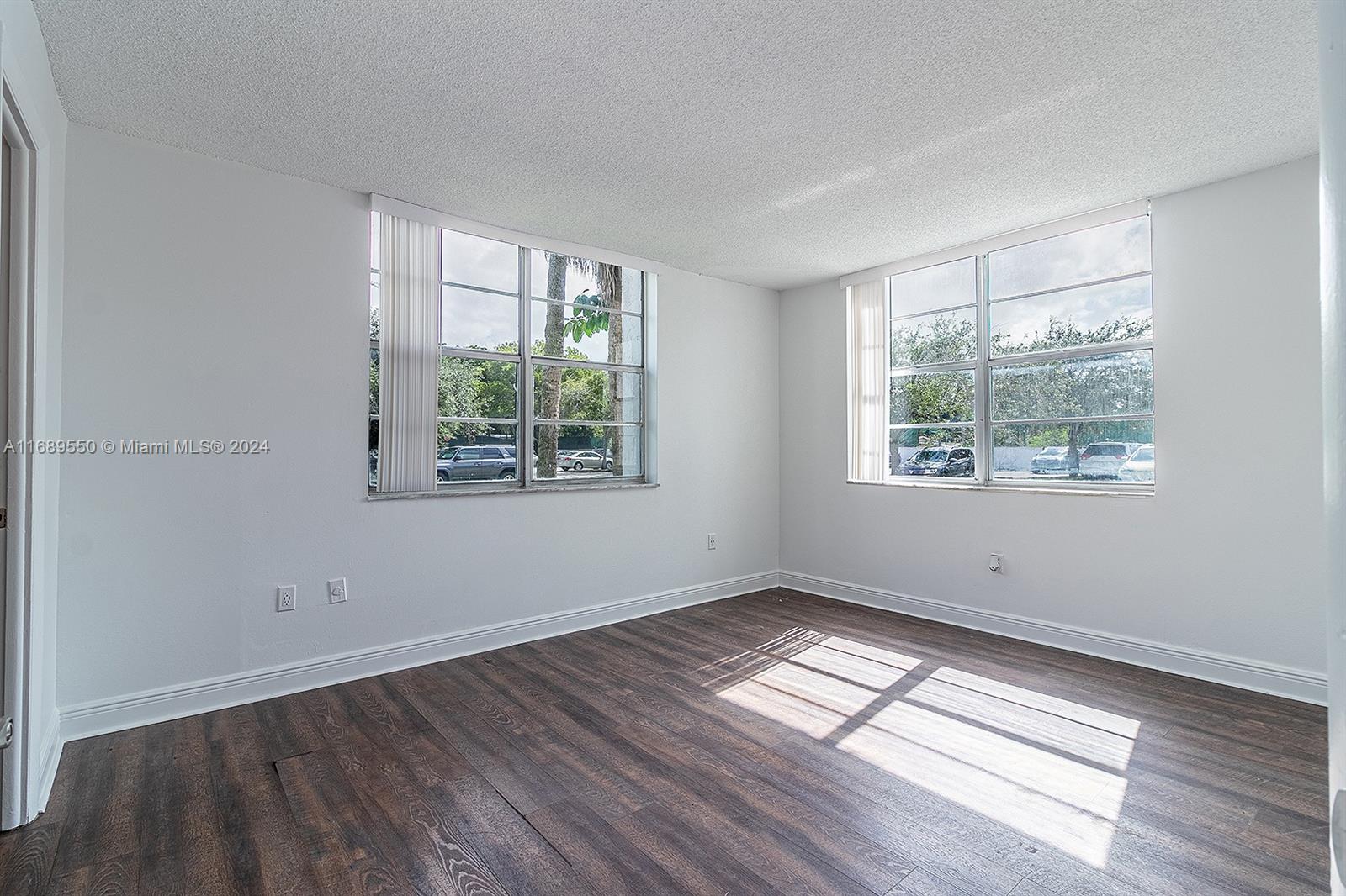 496 NW 165th St Rd # 115 Unit: D-115
