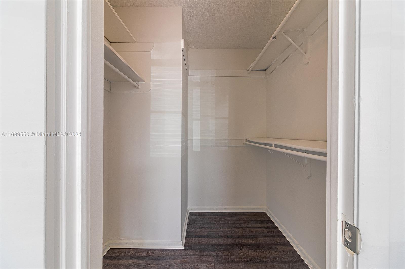 496 NW 165th St Rd # 115 Unit: D-115
