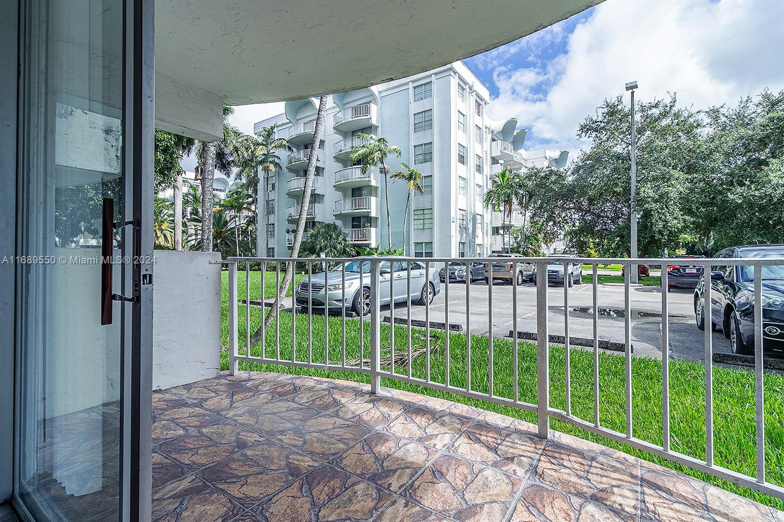 496 NW 165th St Rd # 115 Unit: D-115