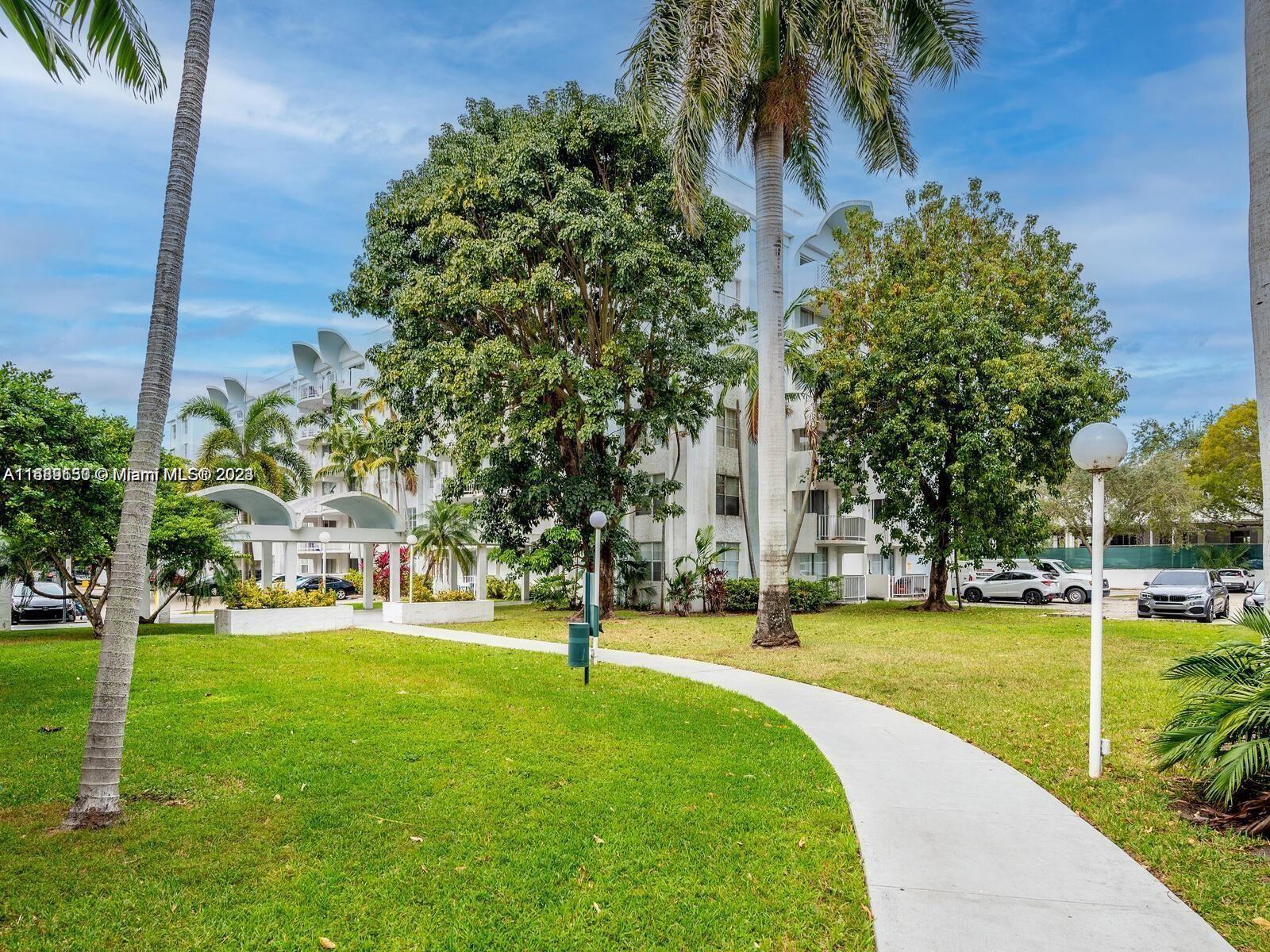 496 NW 165th St Rd # 115 Unit: D-115