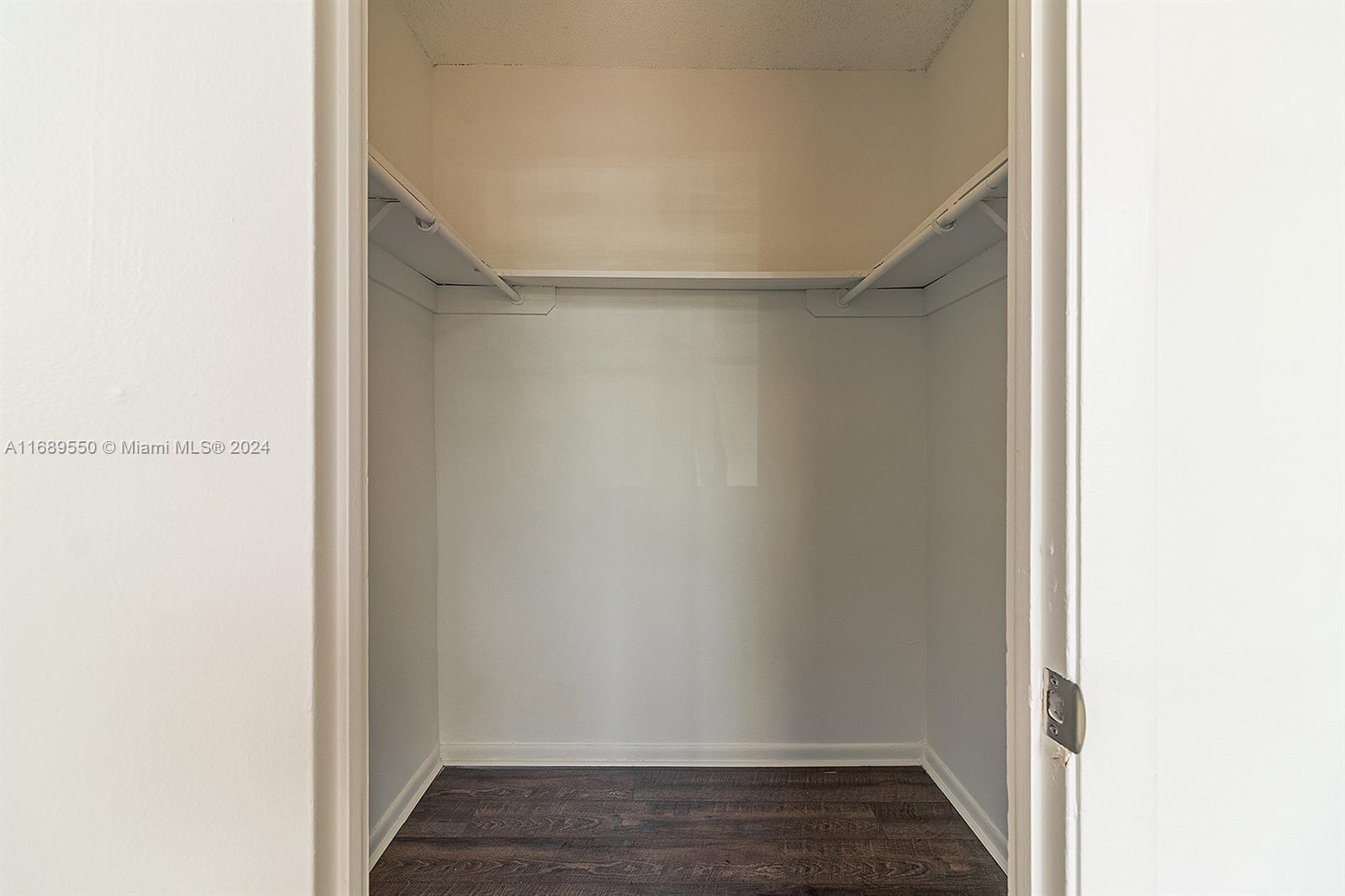 496 NW 165th St Rd # 115 Unit: D-115