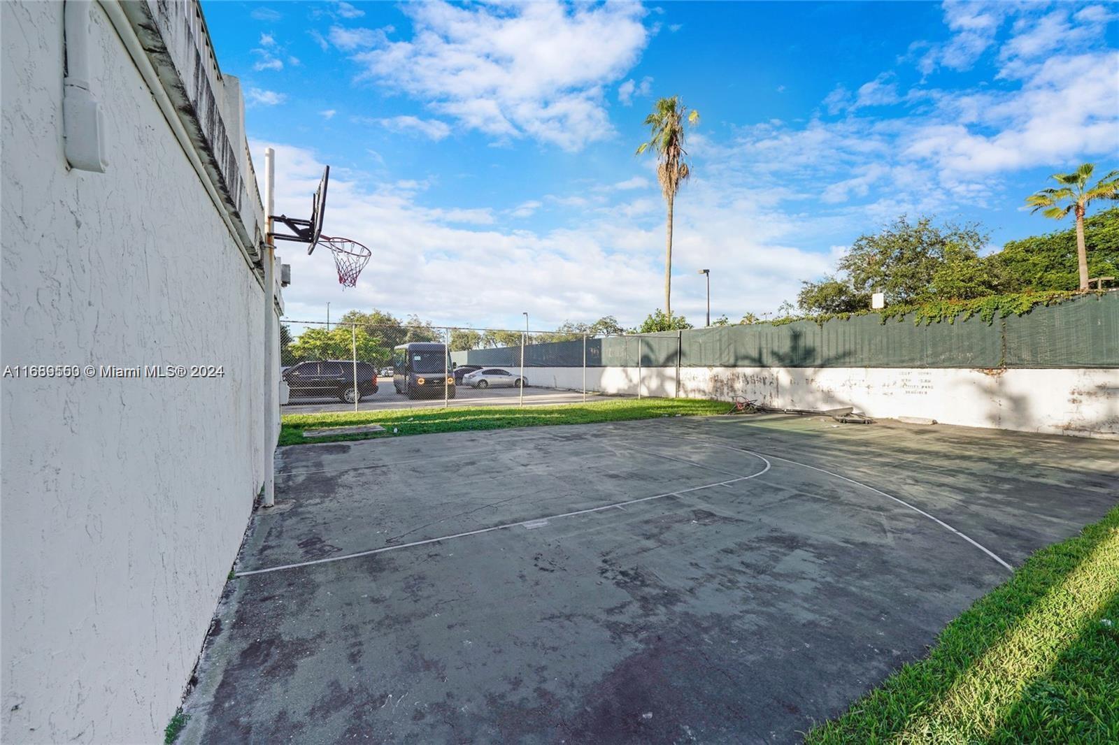 496 NW 165th St Rd # 115 Unit: D-115