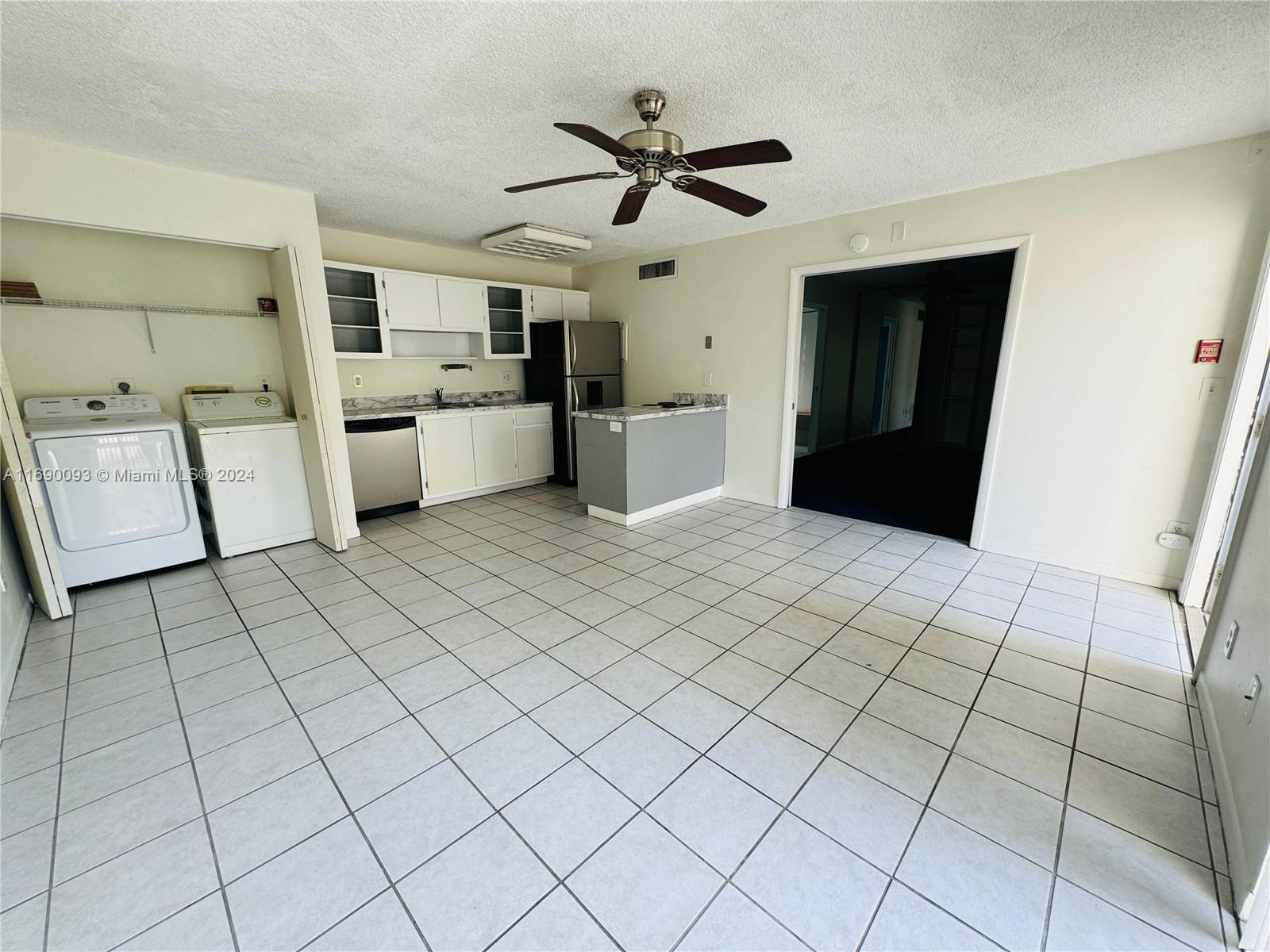 635 Executive Center Dr # M101